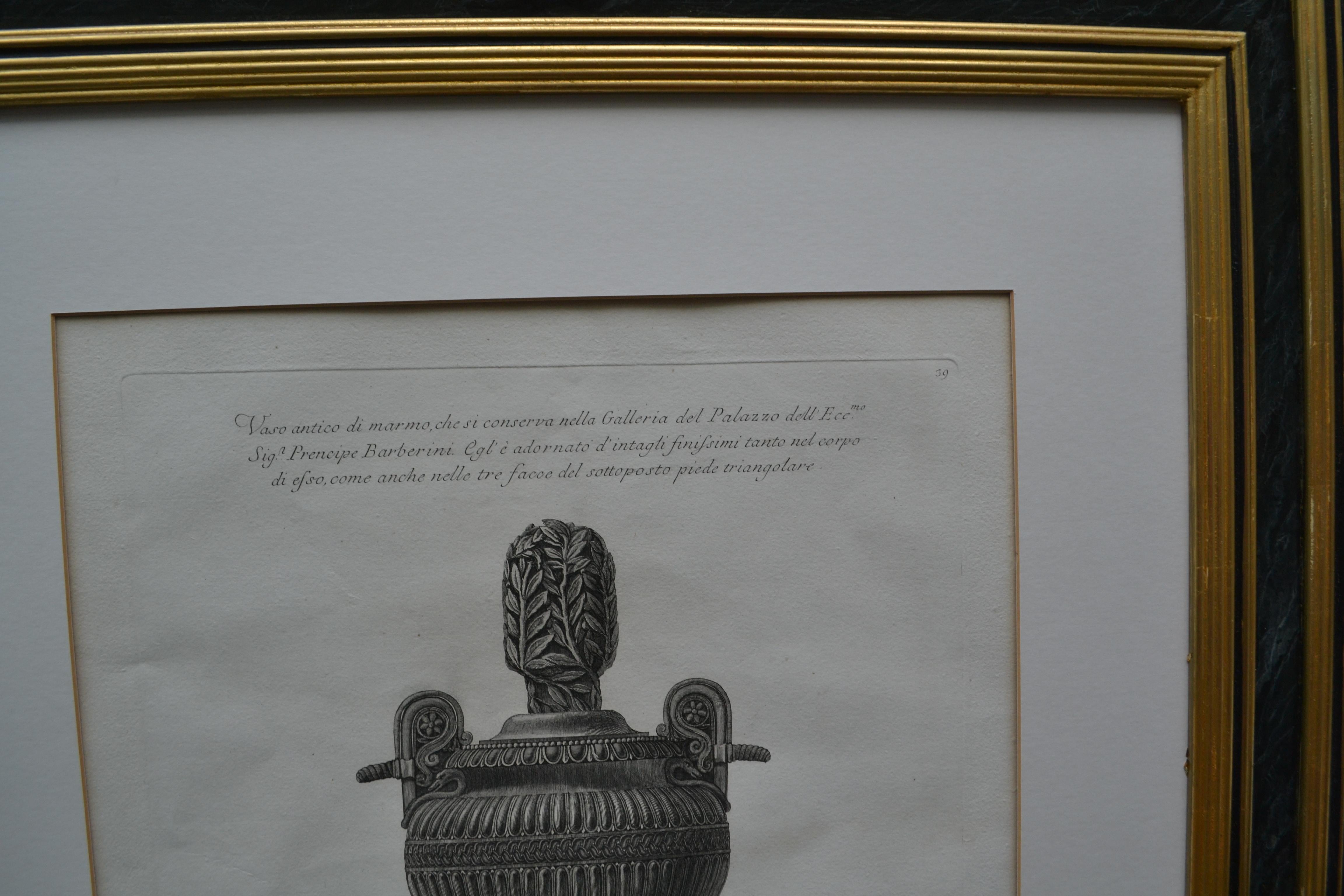 A  Ein Paar Gravuren einer neoklassizistischen Urnen von G.B. Piranesi/F. Piranesi im Angebot 3