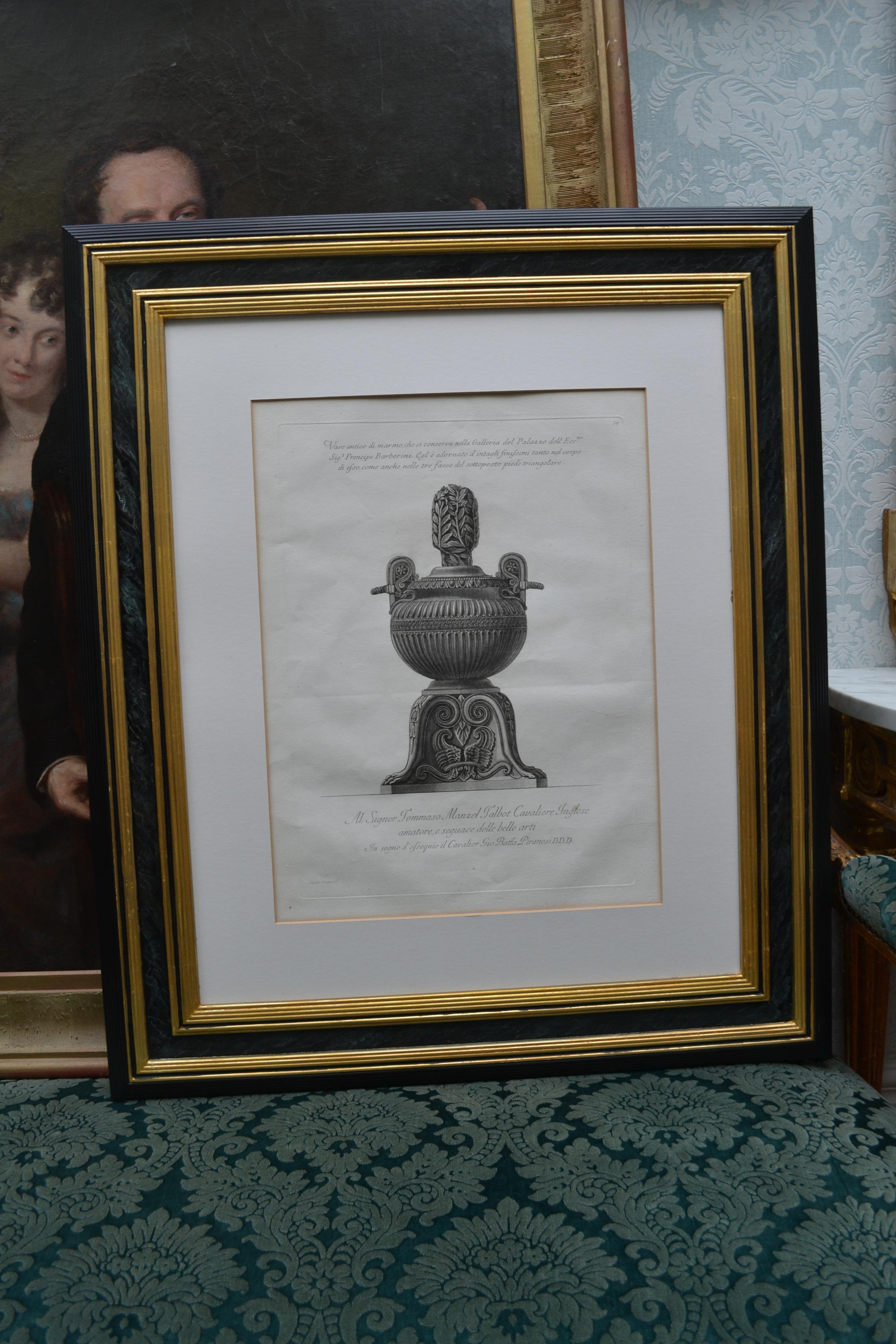 A  Ein Paar Gravuren einer neoklassizistischen Urnen von G.B. Piranesi/F. Piranesi im Zustand „Gut“ im Angebot in Vancouver, British Columbia
