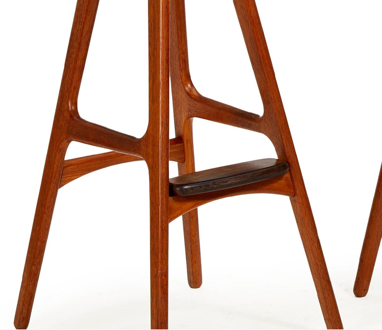 Mid-20th Century A Pair of Erik Buck OD61 Bar Stools For Sale