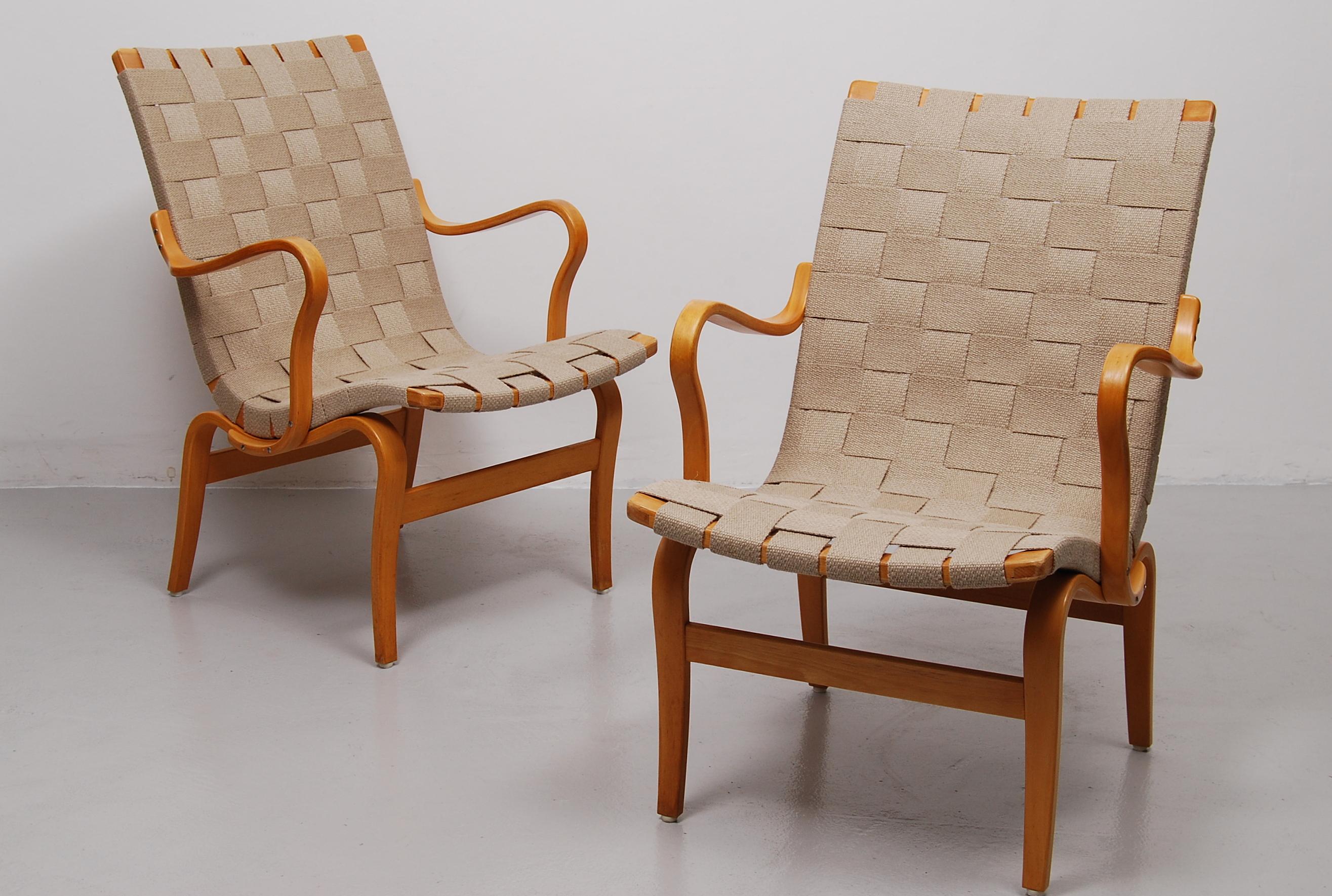 This set of 'Eva' chairs was designed in 1941, Sweden by Bruno Mathsson, Värnamo, Sweden. Produced by DUX, late 1970s-early 1980s. Very good condition. Bent laminated birch wood and brand new natural linen webbing.
 
  