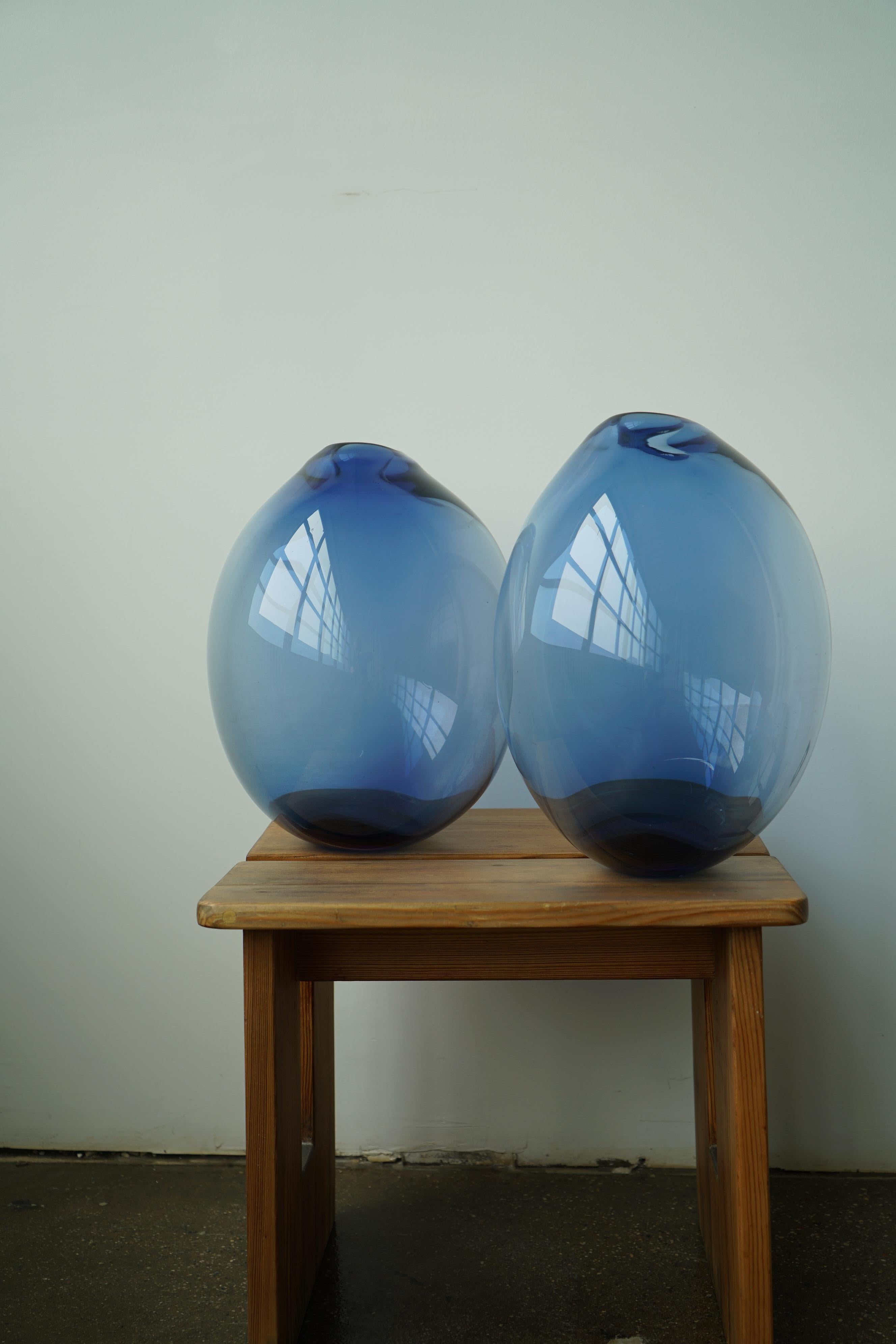 A pair of extra large  glass vases by Per Lutken for Holmegaard In Good Condition For Sale In Long Island City, NY