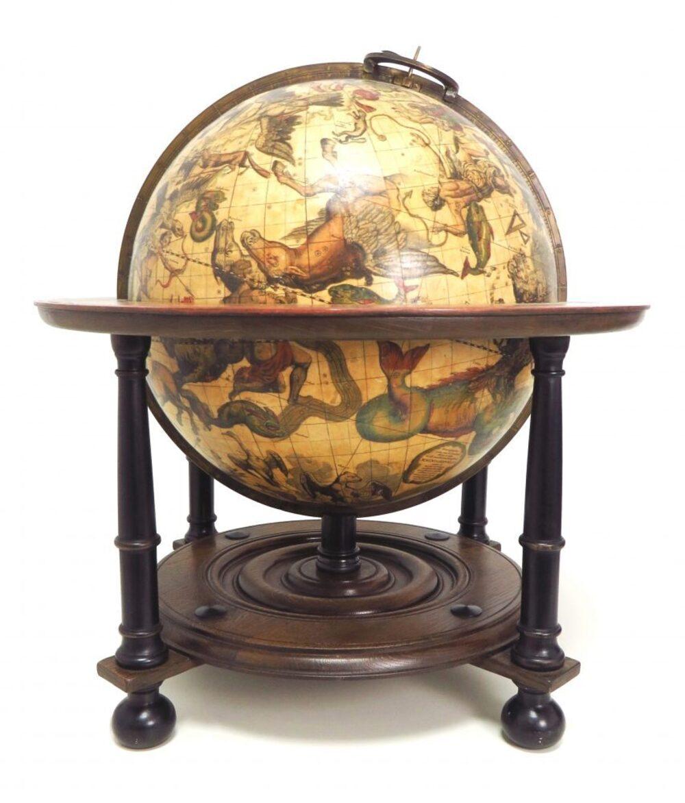 A pair of extremely rare Valk table globes For Sale 1