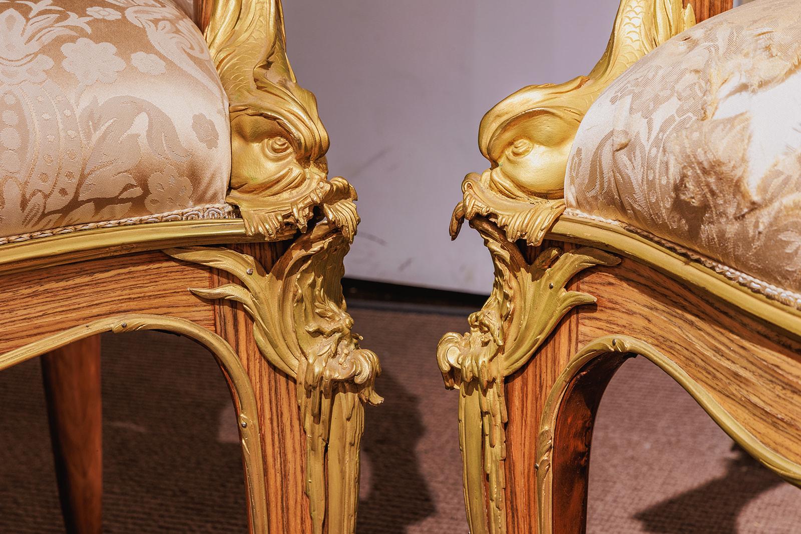Doré Paire de fauteuils montés en bronze doré du 20e siècle, conçus par F. Linke en vente