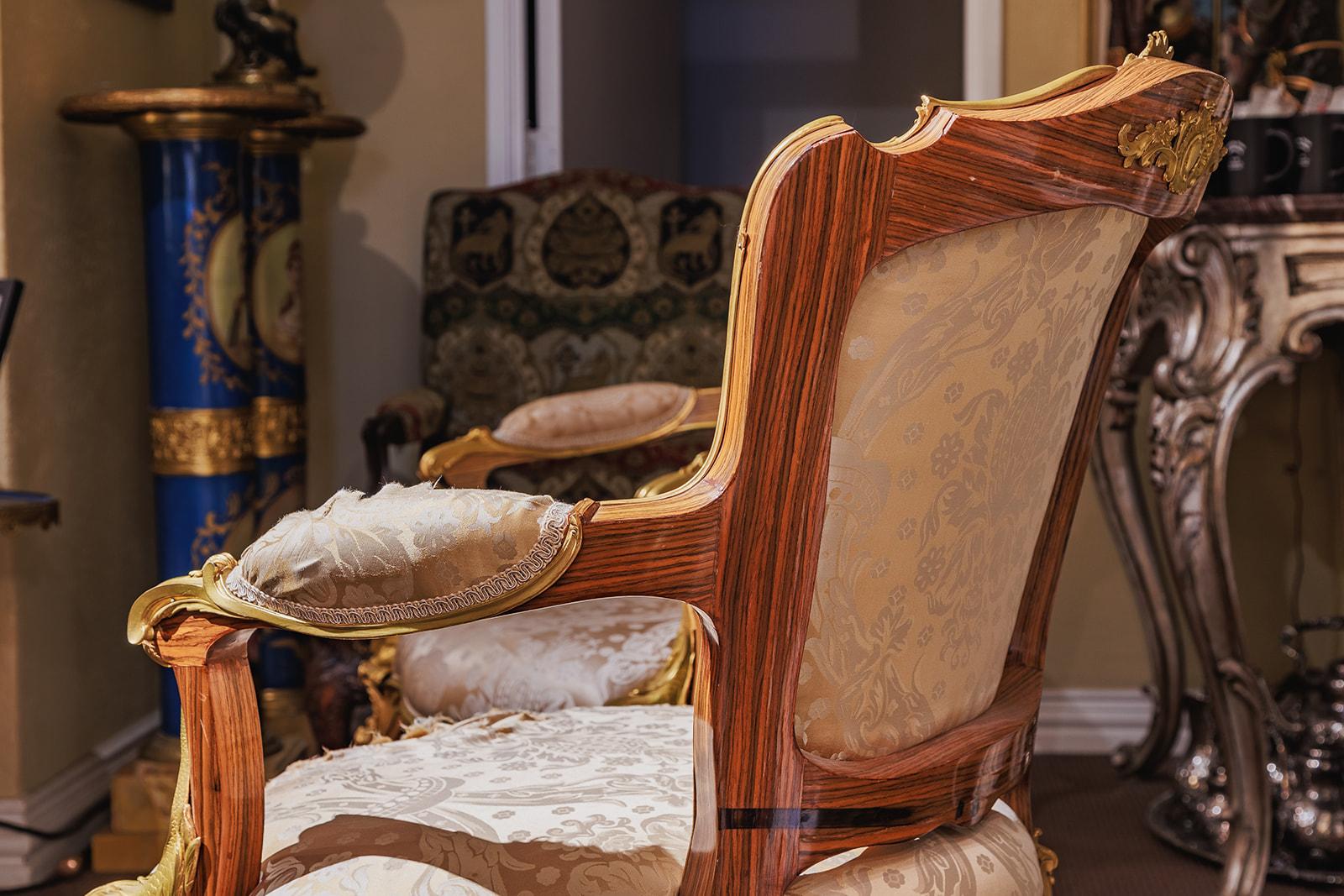 Bronze Paire de fauteuils montés en bronze doré du 20e siècle, conçus par F. Linke en vente