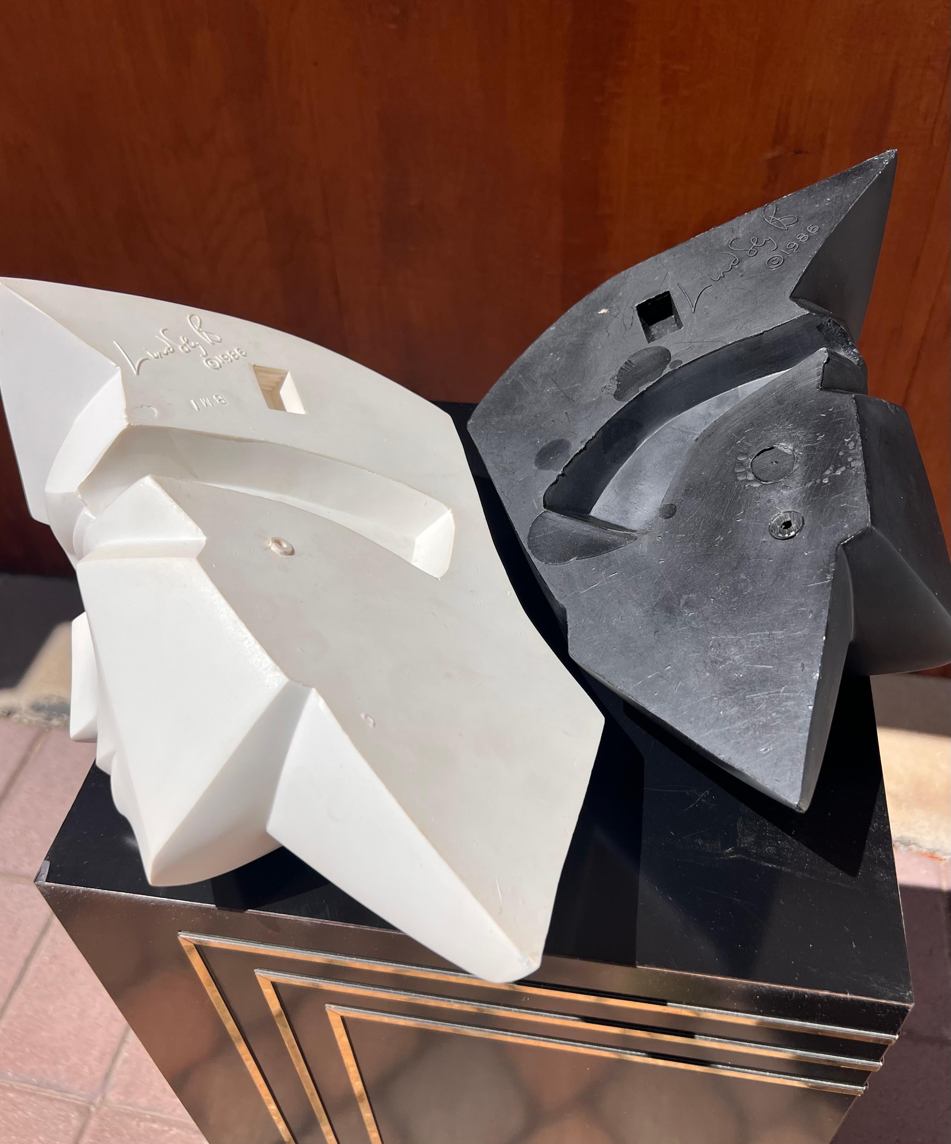 A pair of face sculptured by Lindsey B., signed, 1986 In Good Condition For Sale In View Park, CA