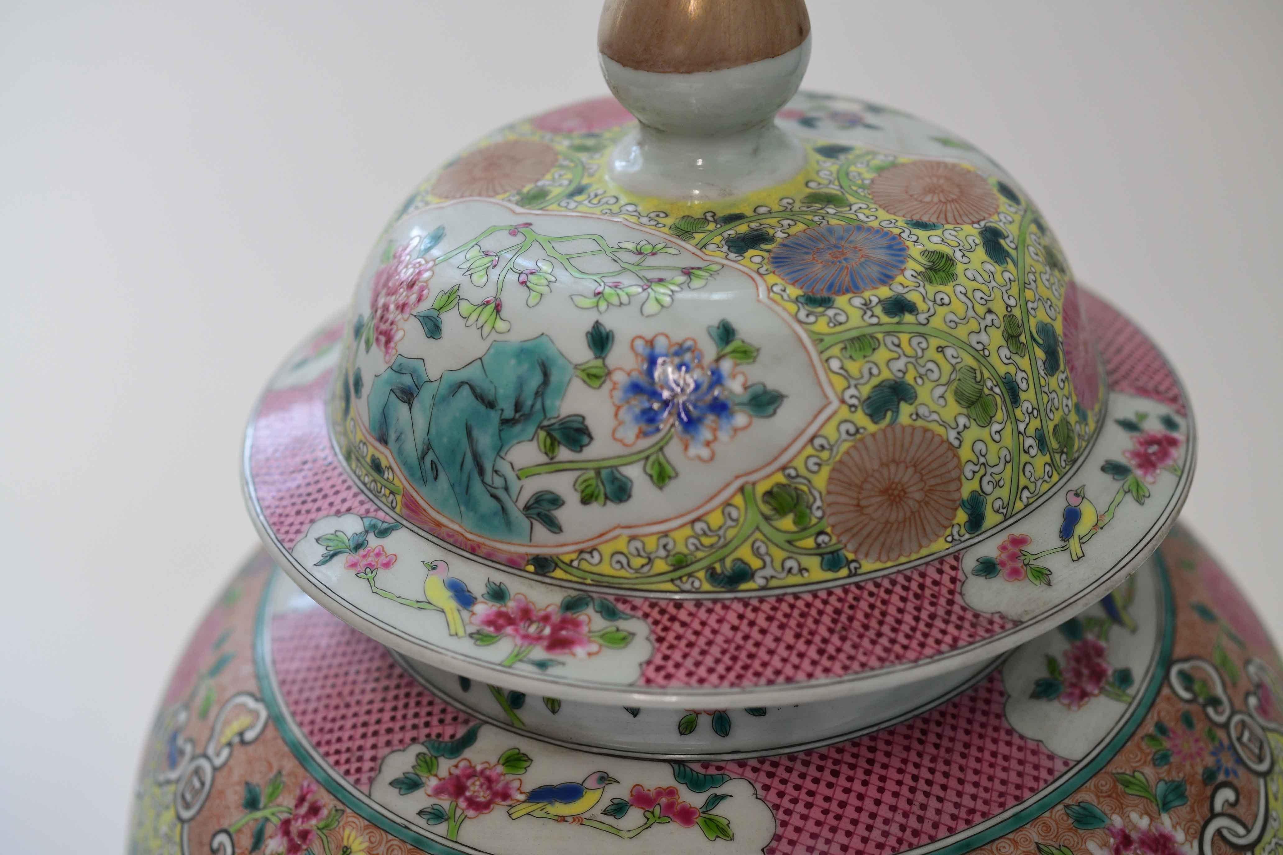 Pair of Famille Rose Porcelain Vases with Covers In Excellent Condition For Sale In New York, NY