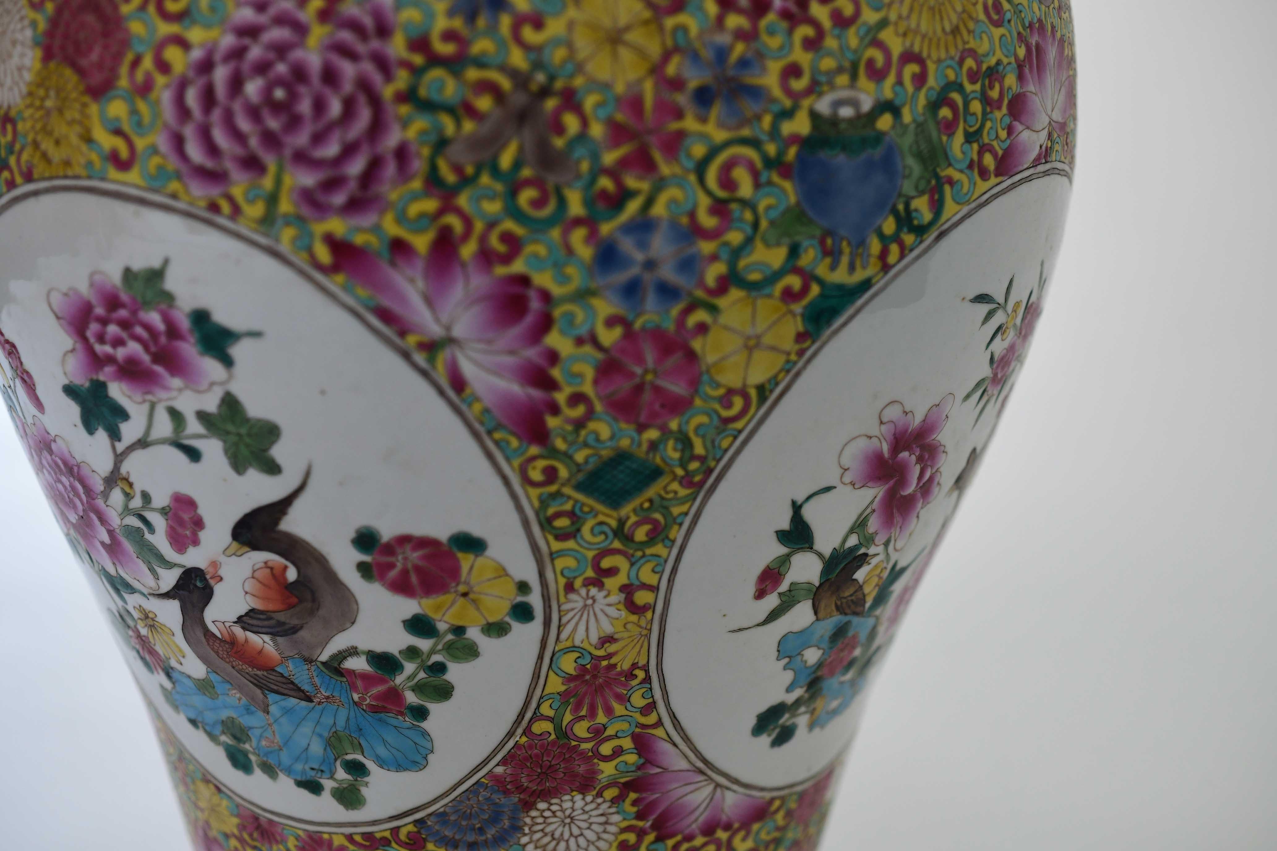 Pair of Famille Rose Porcelain Vases with Covers In Excellent Condition For Sale In New York, NY