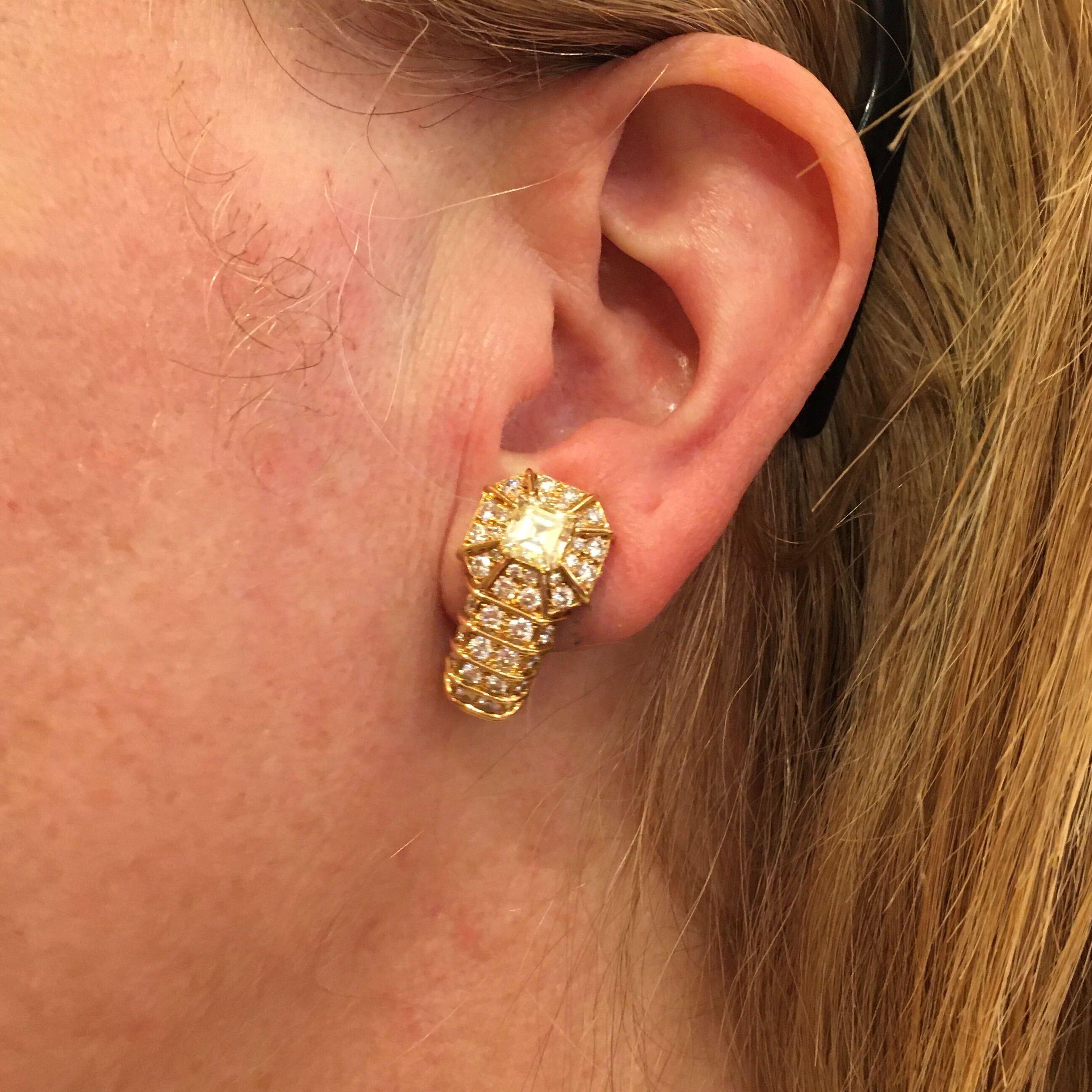 Fancy Yellow Diamond and Diamond Earrings In Good Condition In New York, NY