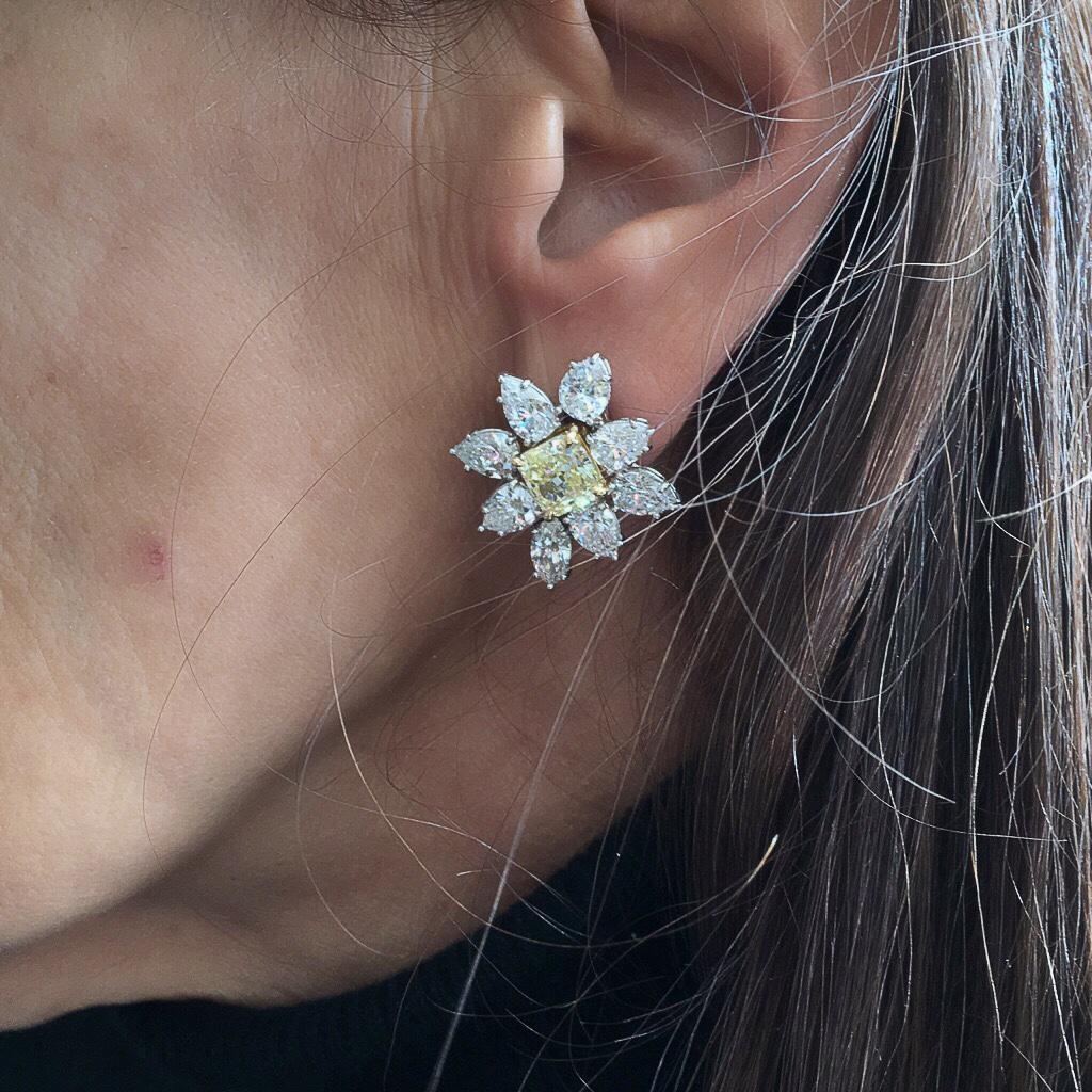 Paar Ohrringe mit gelben Fancy-Diamanten und Diamanten im Zustand „Hervorragend“ im Angebot in New York, NY