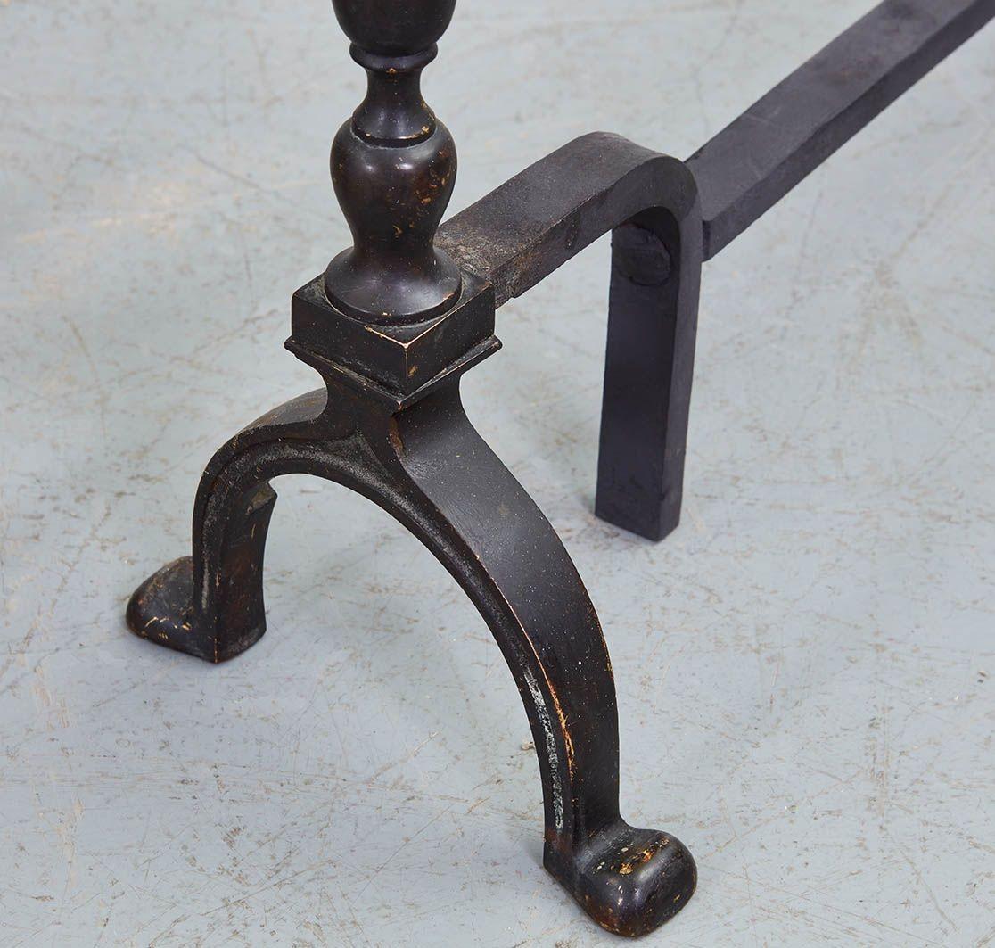 Un par de candelabros de roseta de latón con filigrana Latón en venta