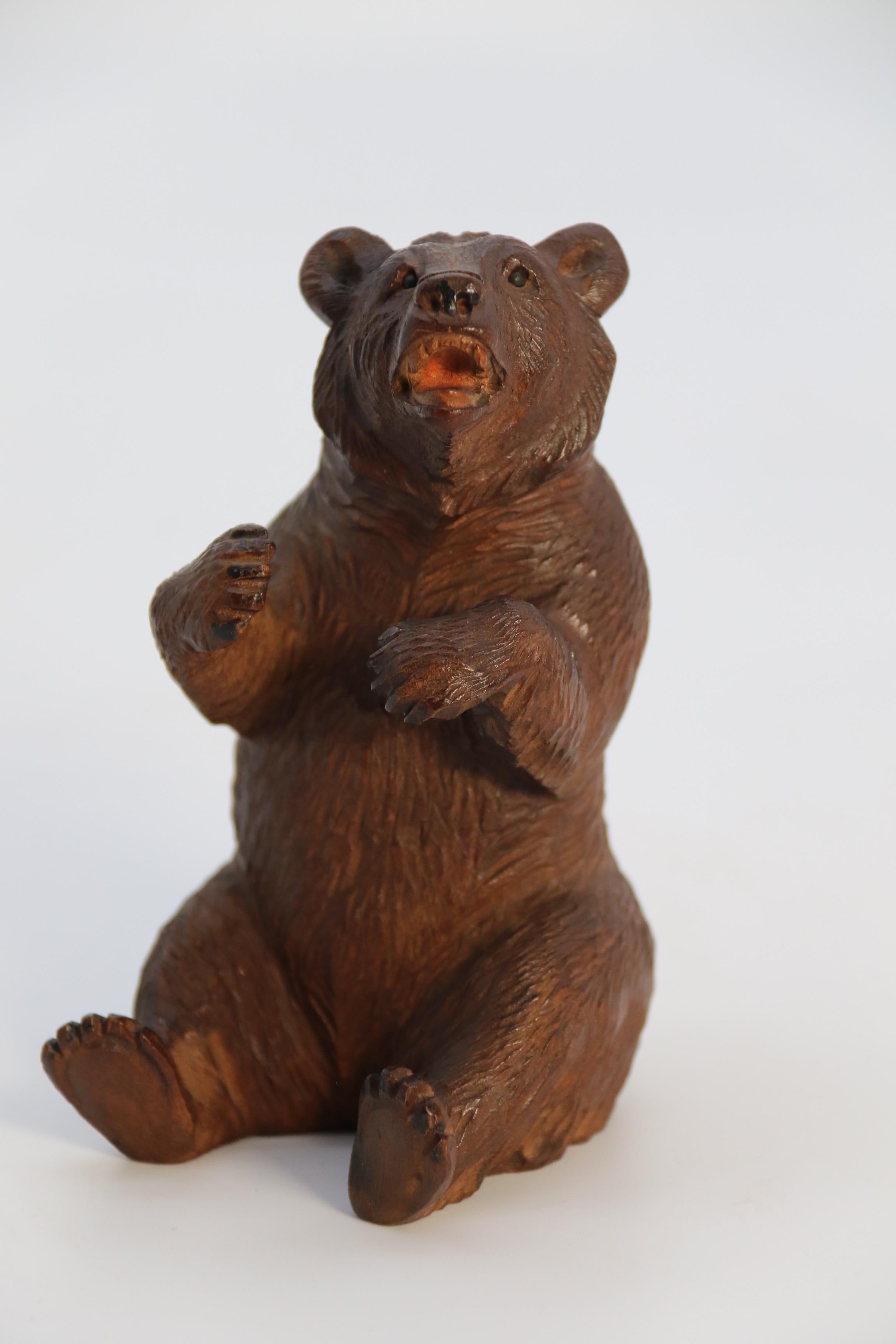 A pair of fine Black Forest hand carved linden wood bears, Swiss circa 1900 For Sale 6