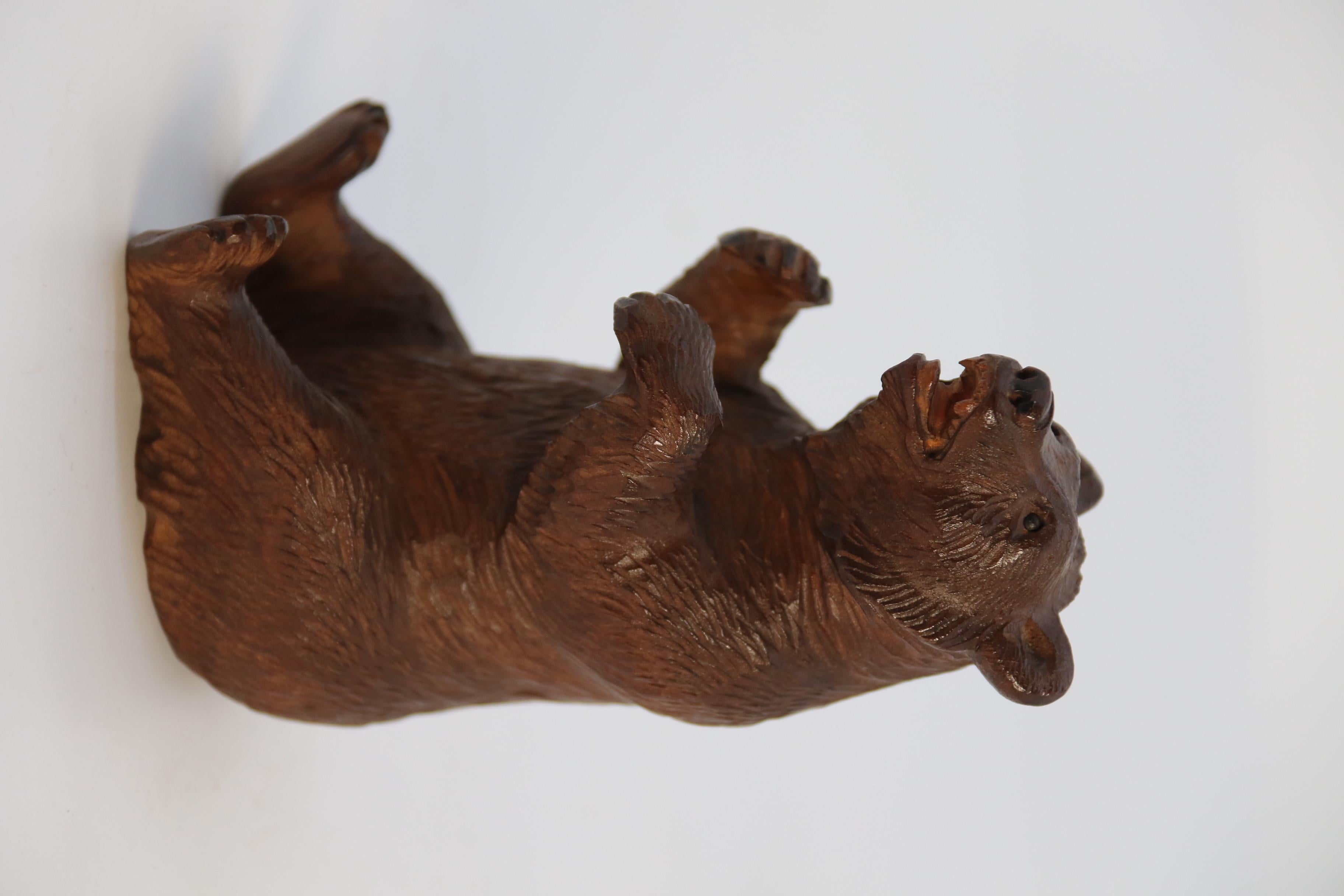 Wood A pair of fine Black Forest hand carved linden wood bears, Swiss circa 1900 For Sale