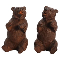 Antique A pair of fine Black Forest hand carved linden wood bears, Swiss circa 1900