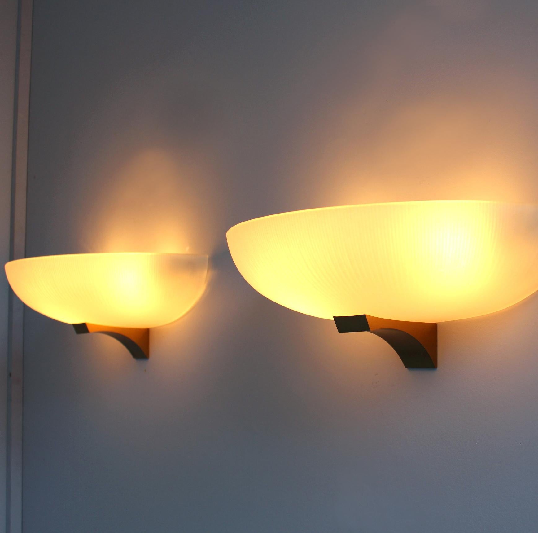 Mid-20th Century Pair of Fine French Art Deco Glass and Bronze Sconces by Jean Perzel