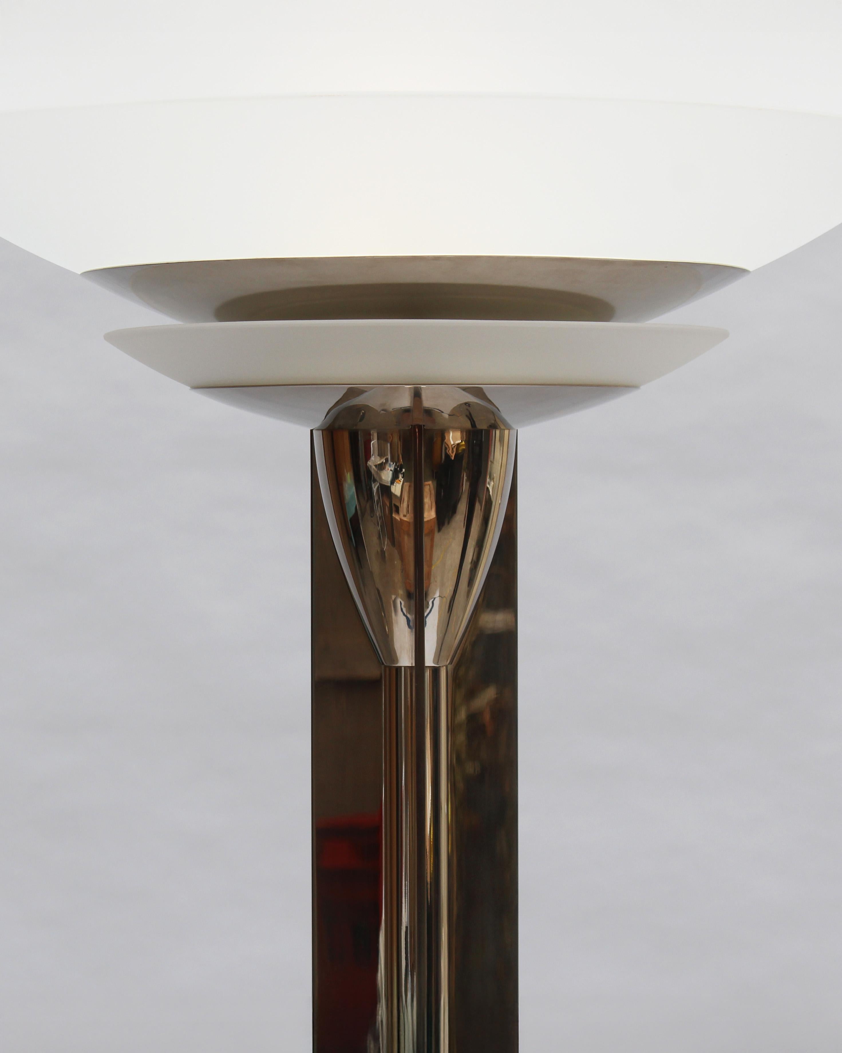 Coppia di lampade da terra in nichel e vetro Art Deco francese di Perzel in vendita 6