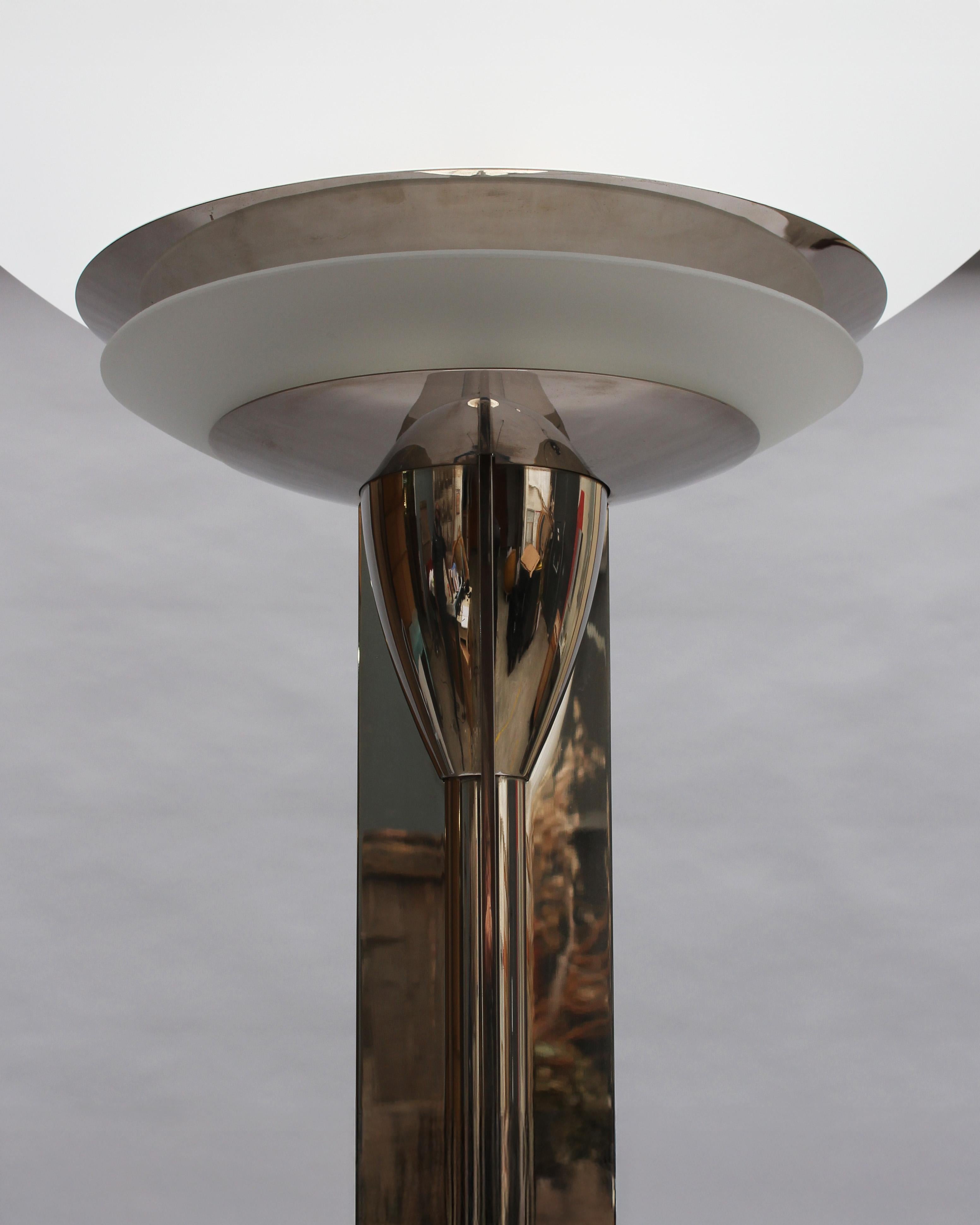 Coppia di lampade da terra in nichel e vetro Art Deco francese di Perzel in vendita 7