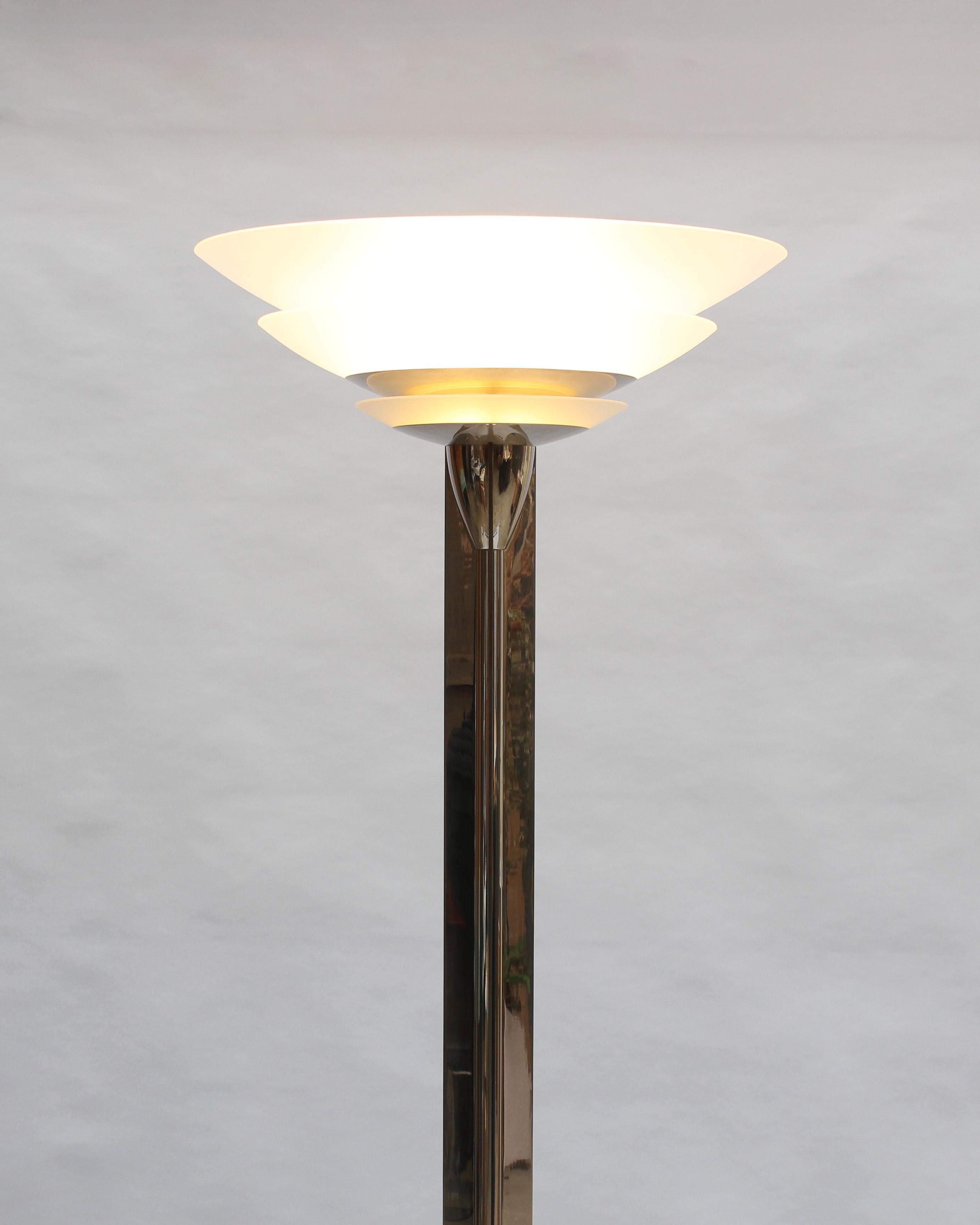 Coppia di lampade da terra in nichel e vetro Art Deco francese di Perzel in vendita 1