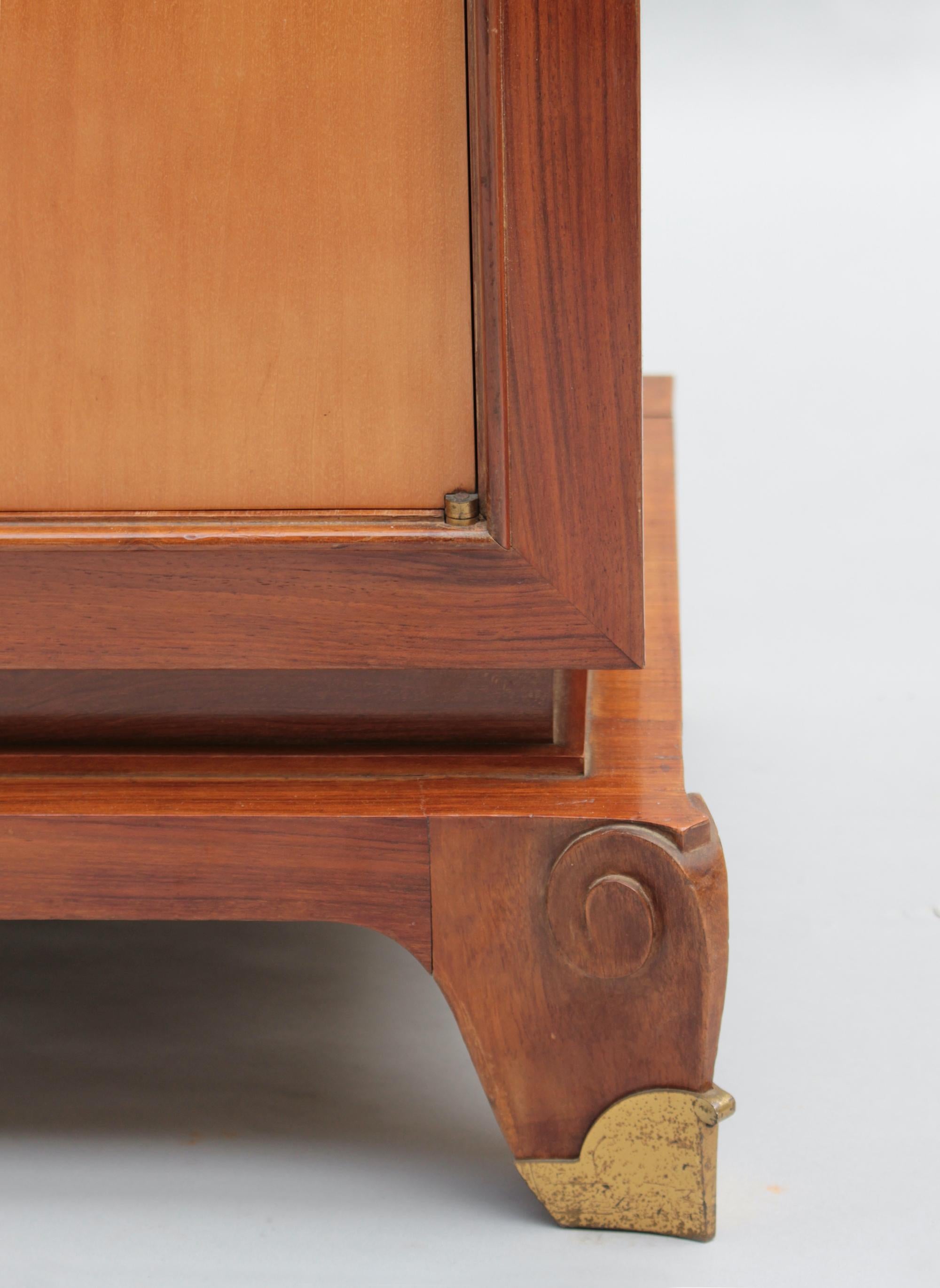 Paire de meubles de rangement/commodes Art Déco français en bois de rose par Jean Pascaud en vente 6