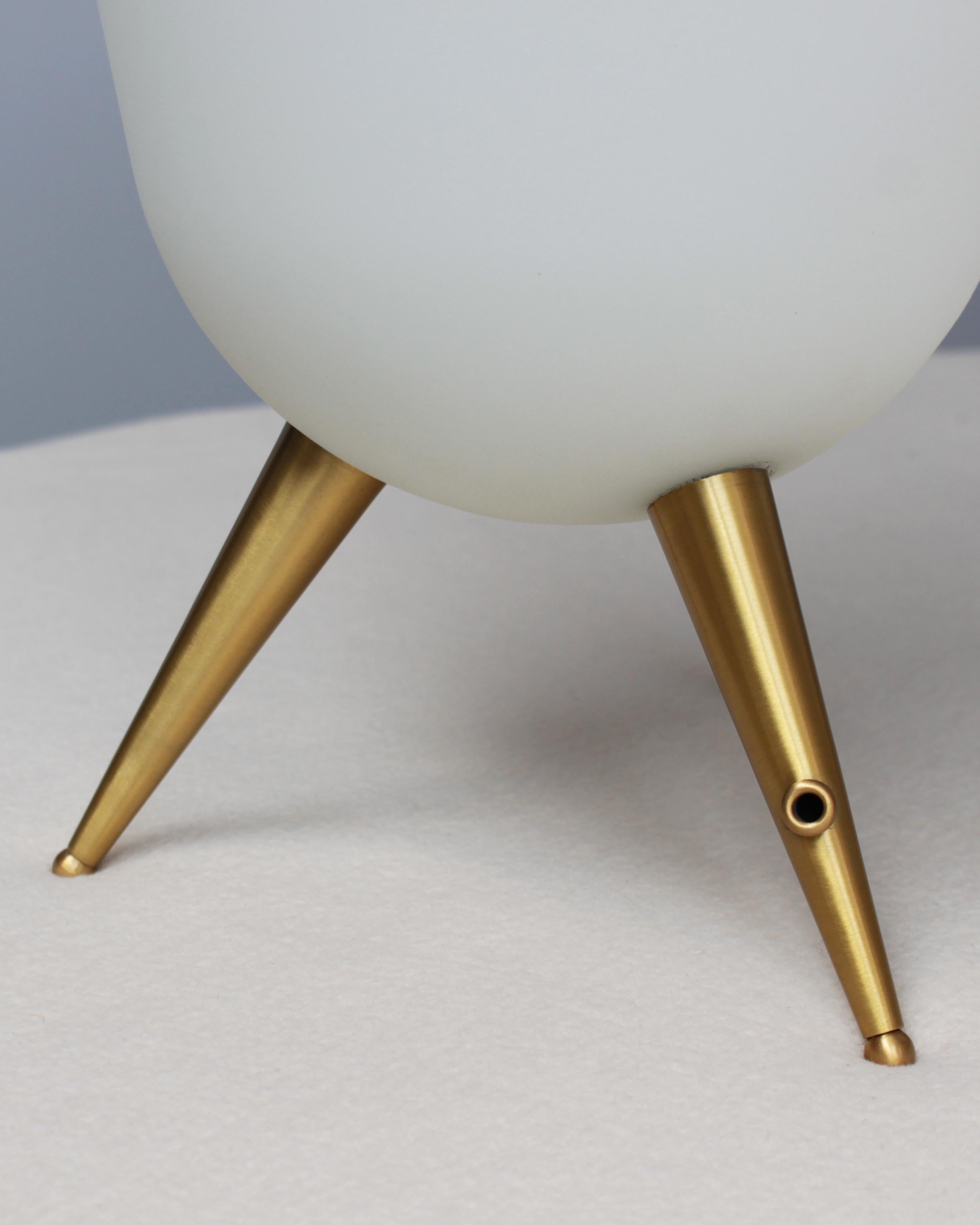 A Pair of Fine French Mid-Century Glass and Bronze Table Lamps by Jean Perzel For Sale 4