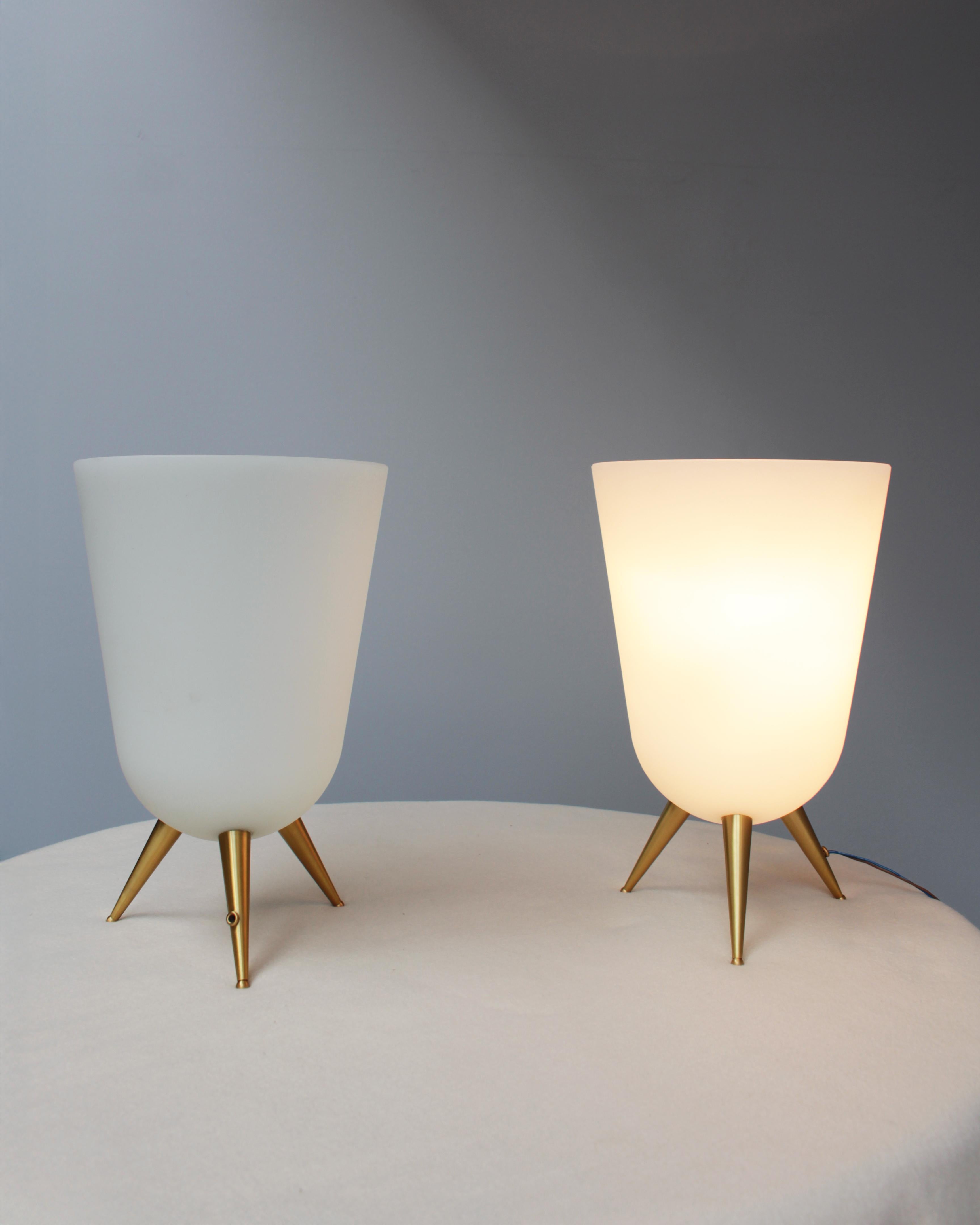 Mid-Century Modern A Pair of Fine French Mid-Century Glass and Bronze Table Lamps by Jean Perzel For Sale