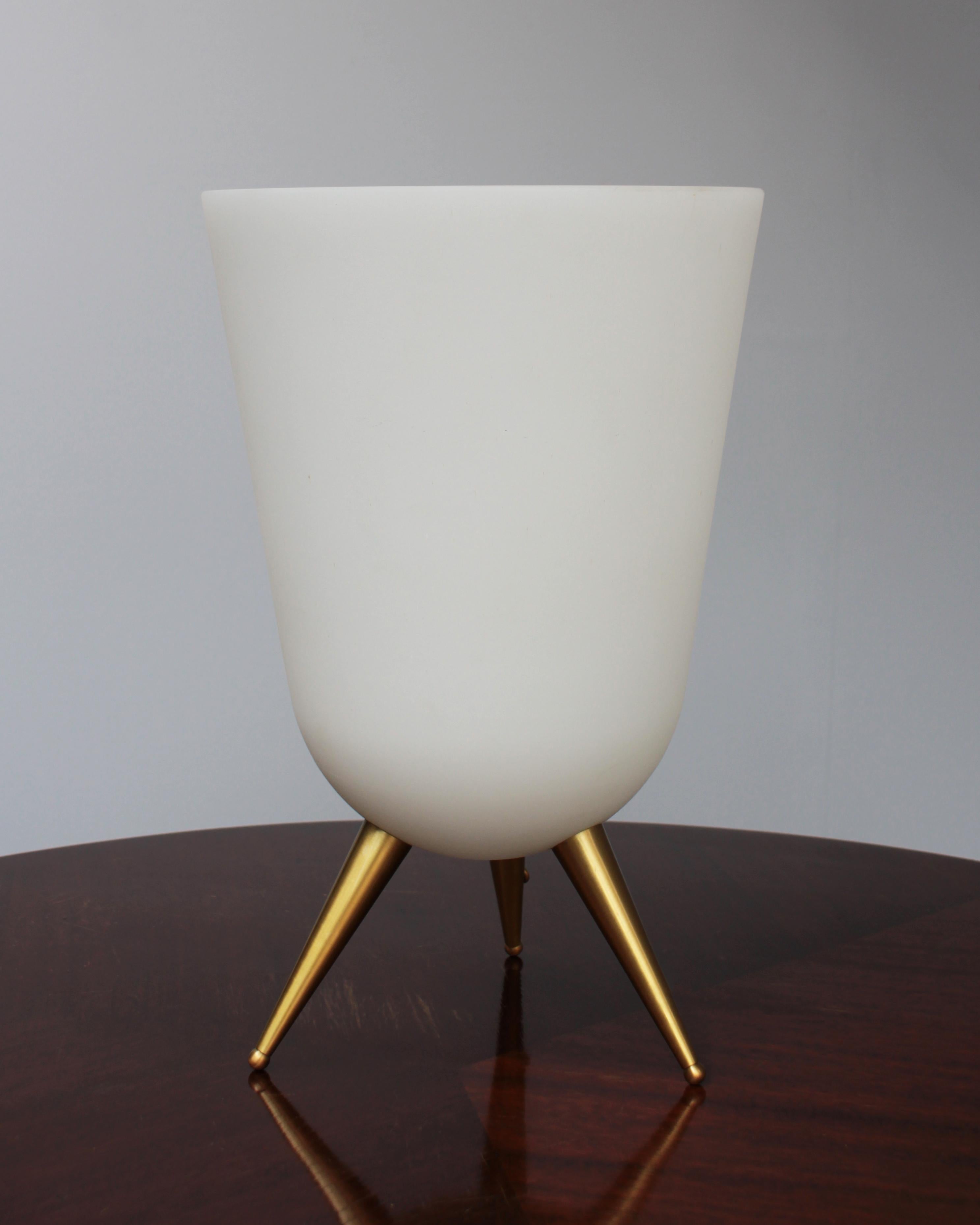 A Pair of Fine French Mid-Century Glass and Bronze Table Lamps by Jean Perzel In Good Condition For Sale In Long Island City, NY