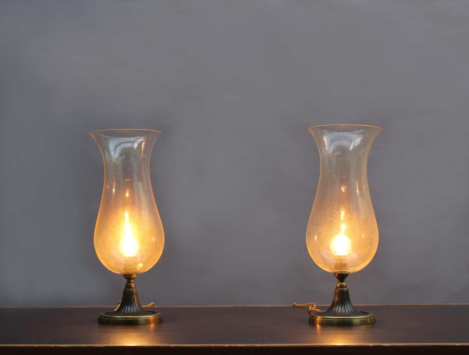 Hand blown, with a gold-dusted glass tulip shape shade mounted on a bronze base.
Original 