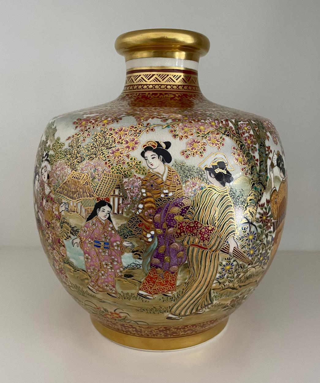 Pair of Fine Japanese Satsuma Vases, Ogawa Yozan Studio, First Half 20th Century For Sale 6