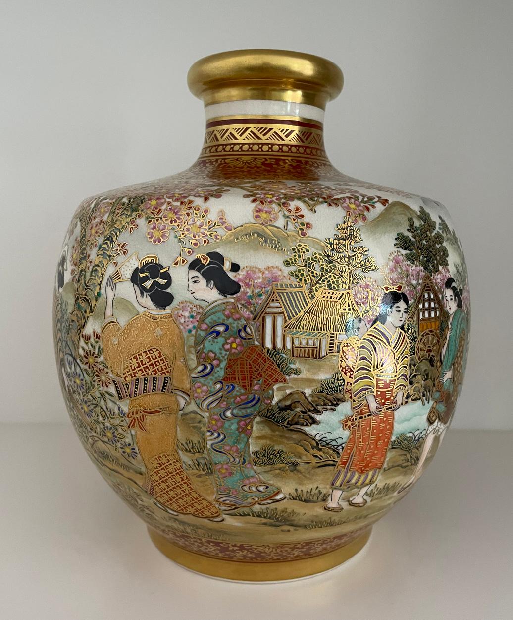 Pair of Fine Japanese Satsuma Vases, Ogawa Yozan Studio, First Half 20th Century For Sale 7