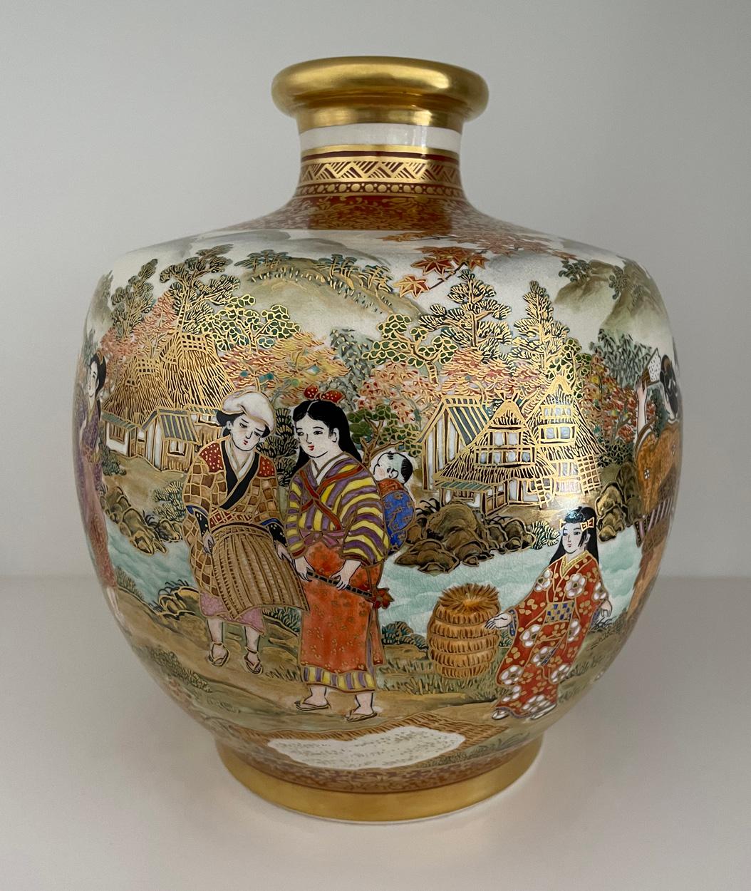 Pair of Fine Japanese Satsuma Vases, Ogawa Yozan Studio, First Half 20th Century For Sale 1
