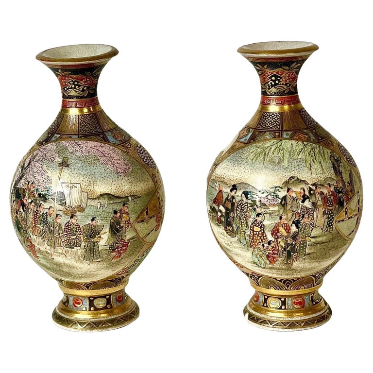 A pair of fine miniature Japanese Satsuma vases For Sale at 1stDibs