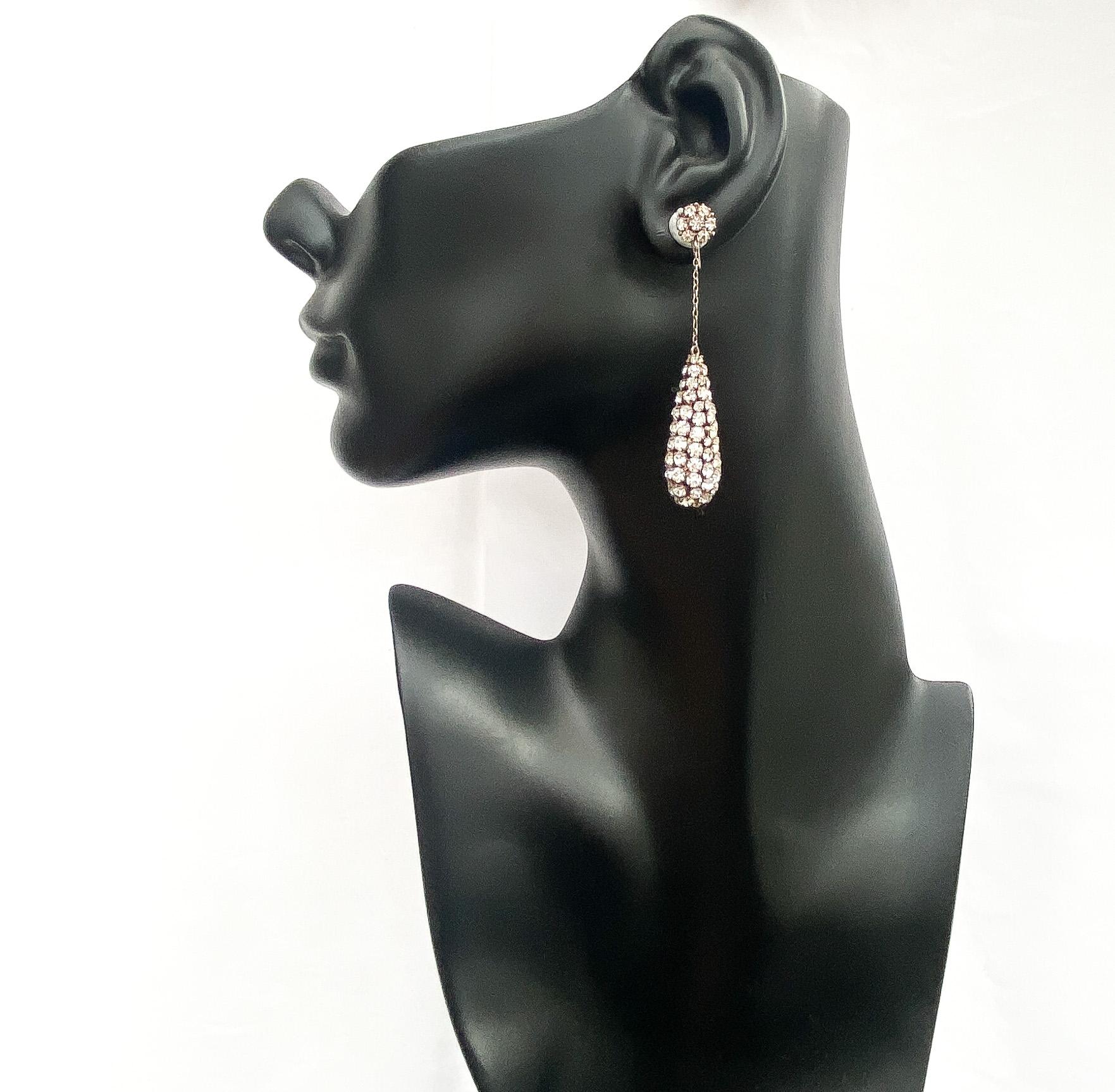 Art Deco A pair of fine paste drop earring, France, 1920s For Sale