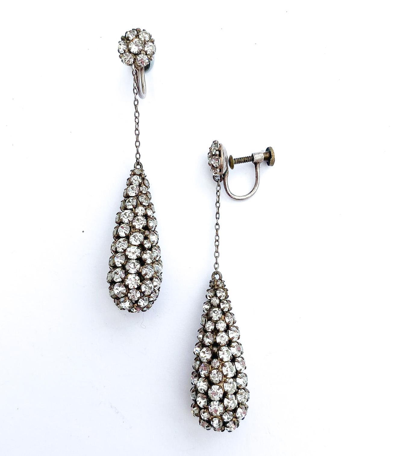 A pair of fine paste drop earring, France, 1920s In Excellent Condition For Sale In Greyabbey, County Down