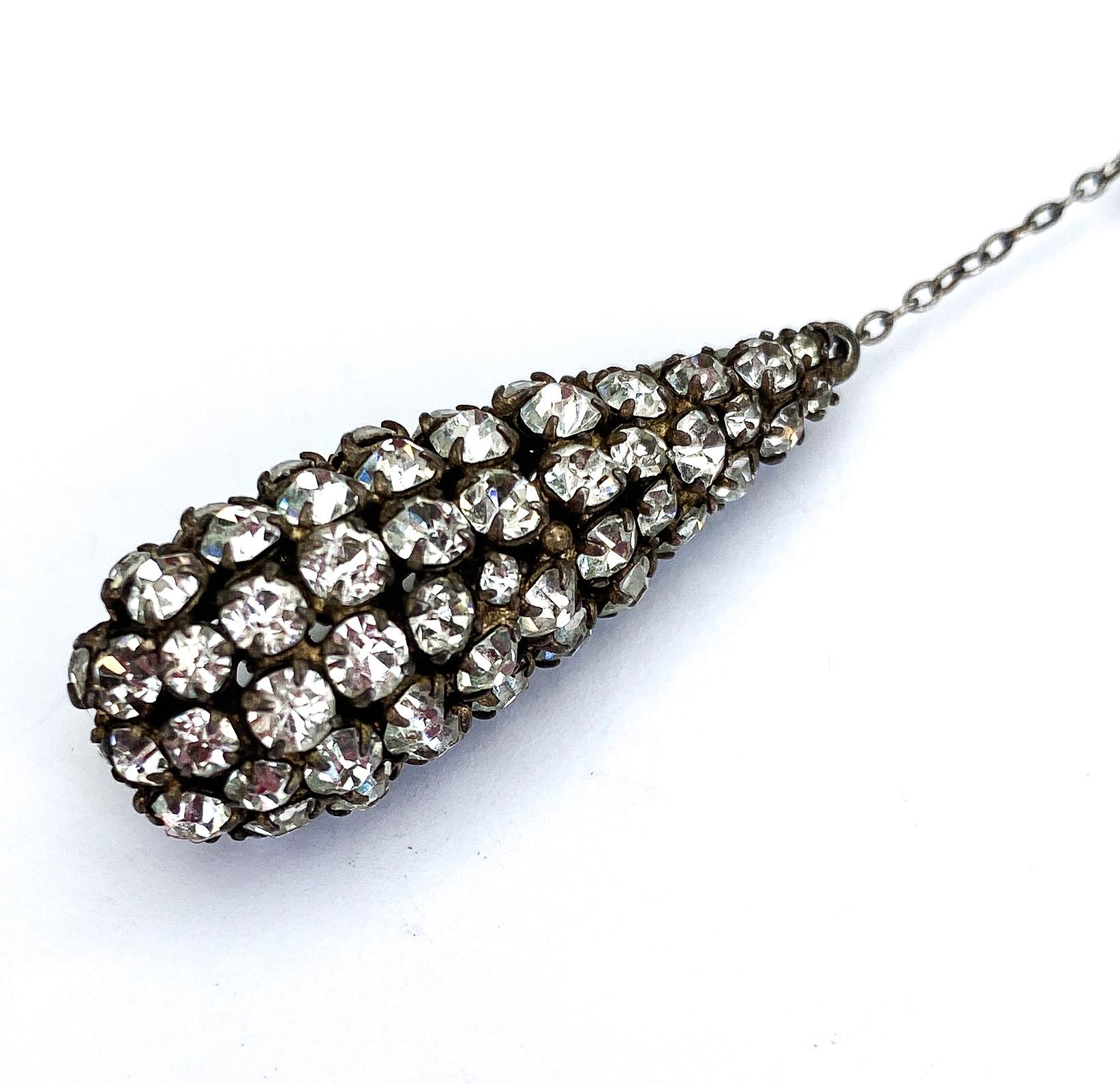 A pair of fine paste drop earring, France, 1920s For Sale 1