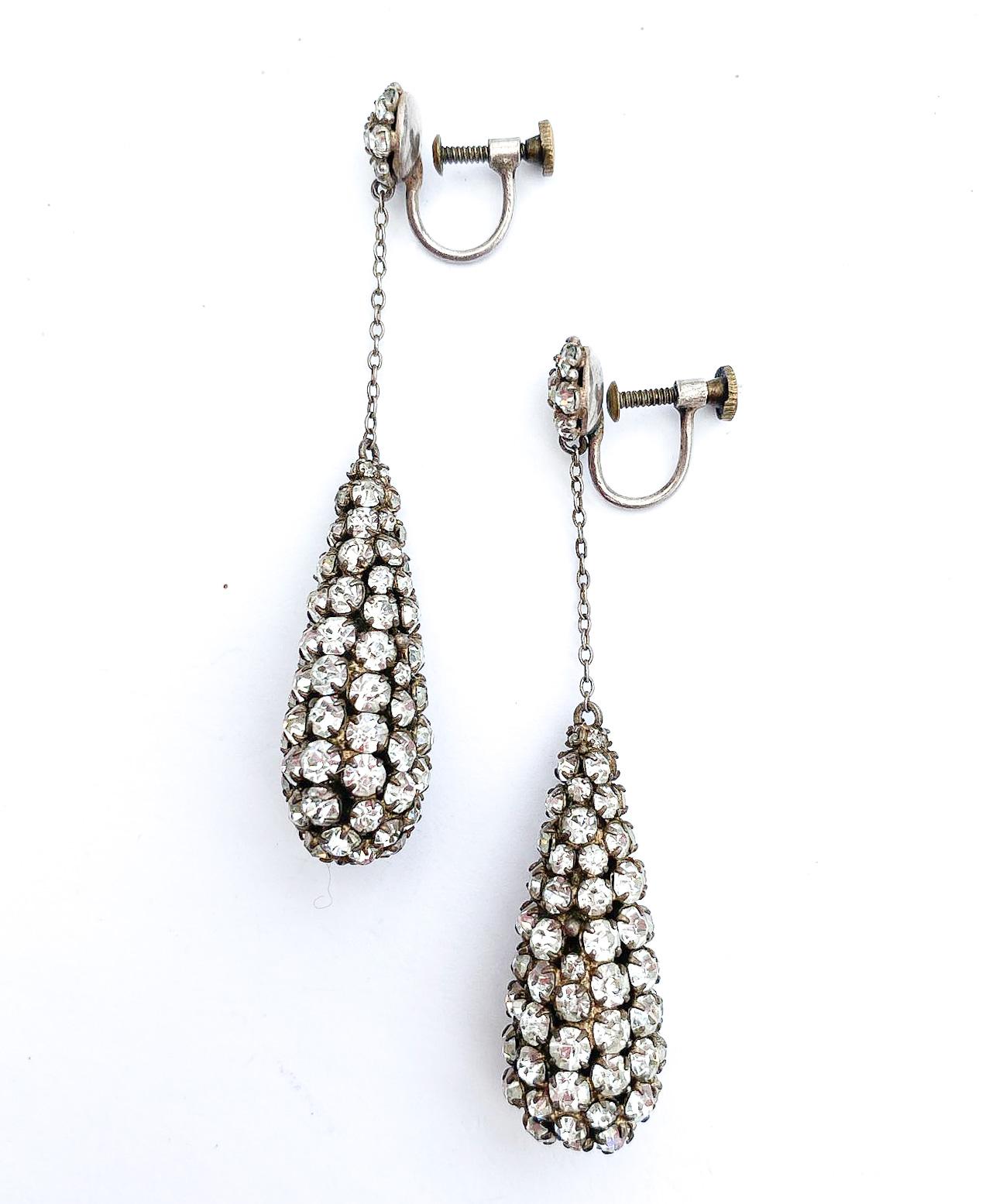 A pair of fine paste drop earring, France, 1920s For Sale 2