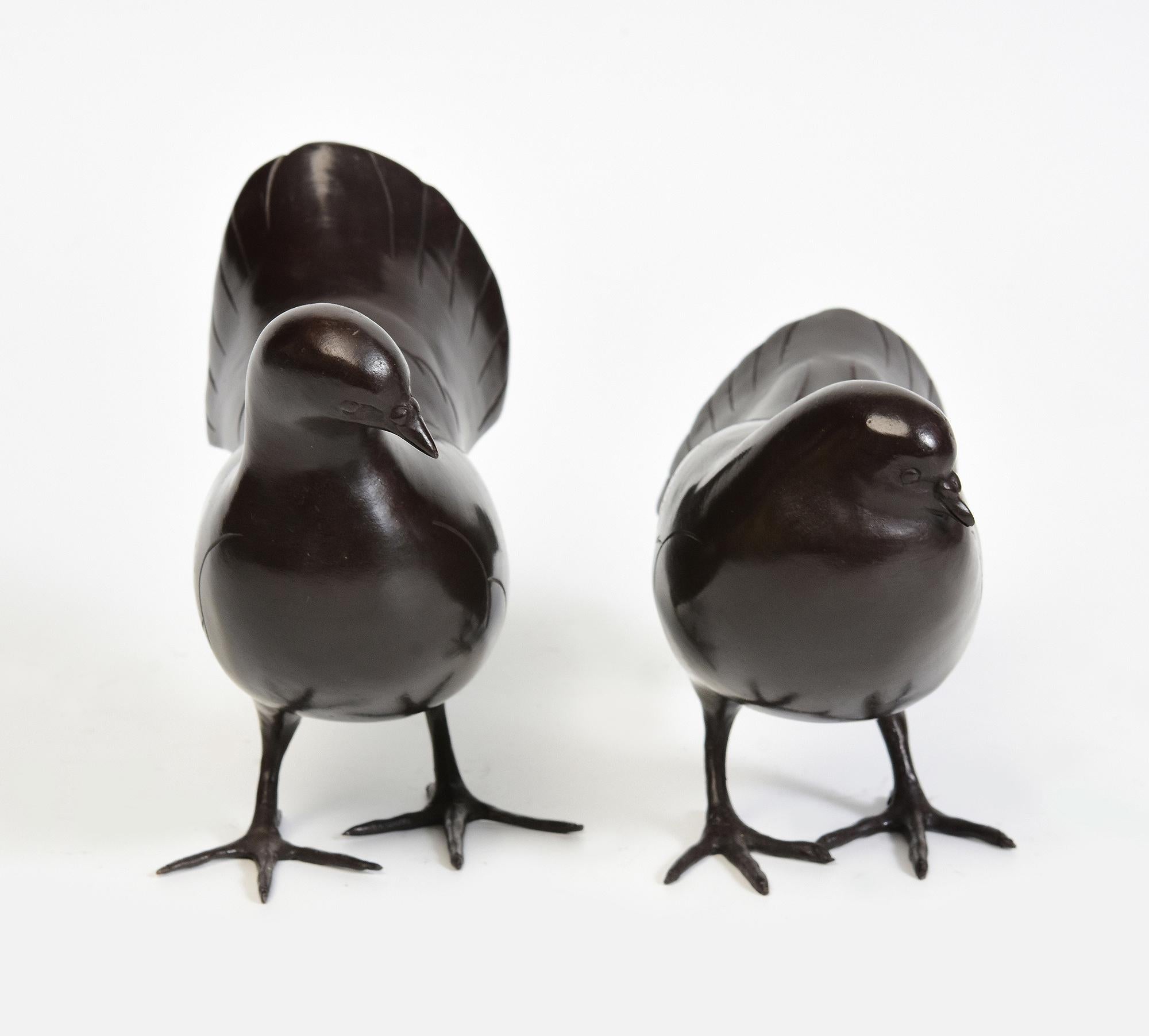 Ein Paar fein gegossene asiatische Vogel- und Tierstatuen aus Bronzeguss im Angebot 4