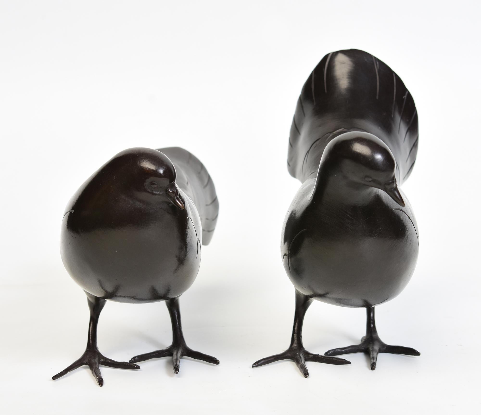 A Pair of Finely Cast Asian Bronze Birds Animal Statue with Stand For Sale 5