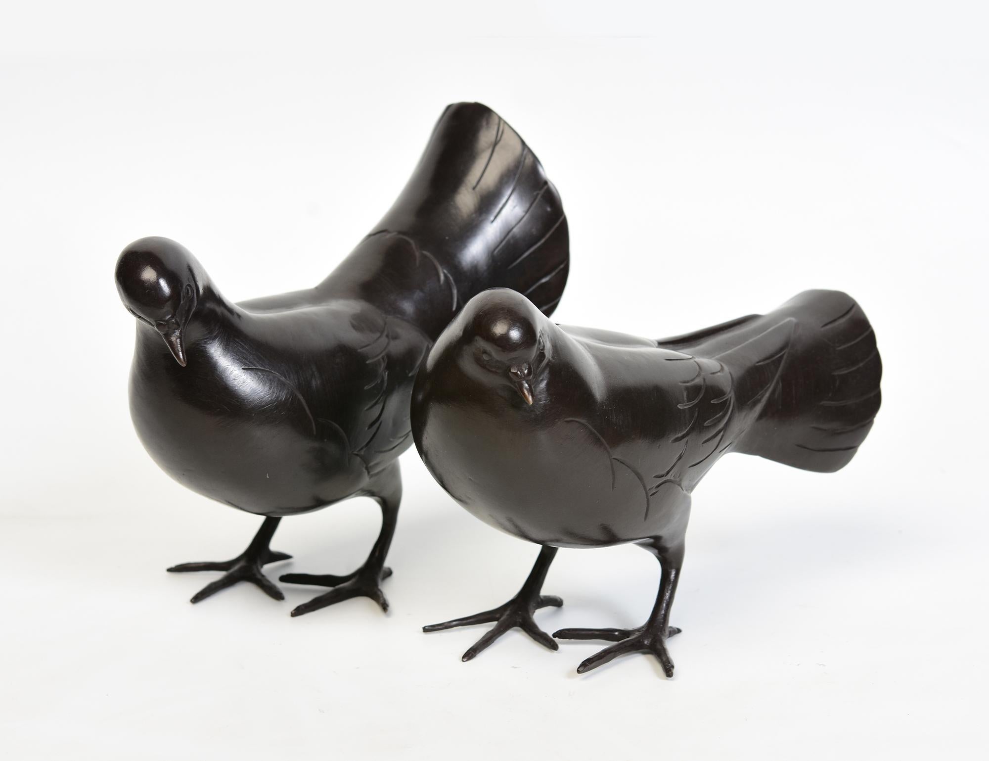 A Pair of Finely Cast Asian Bronze Birds Animal Statue with Stand For Sale 1