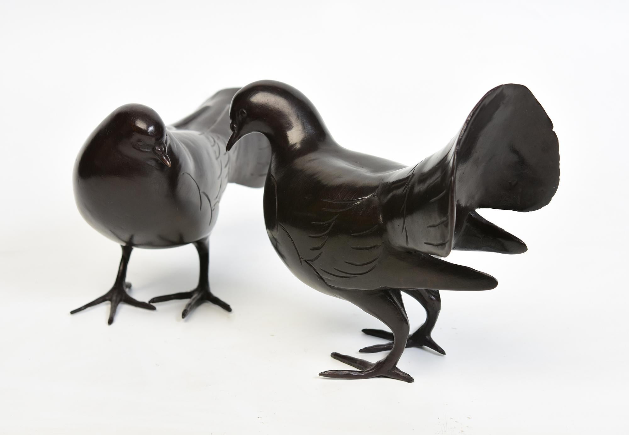 A Pair of Finely Cast Asian Bronze Birds Animal Statue with Stand For Sale 2
