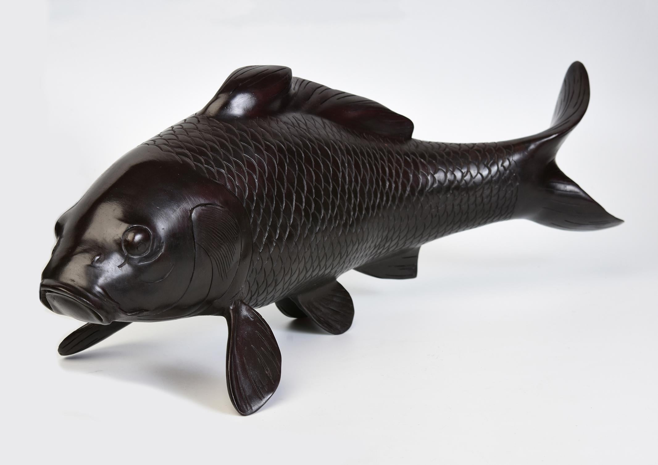 Sud-est asiatico Coppia di statue asiatiche di animali di pesce in bronzo finemente fuse in vendita