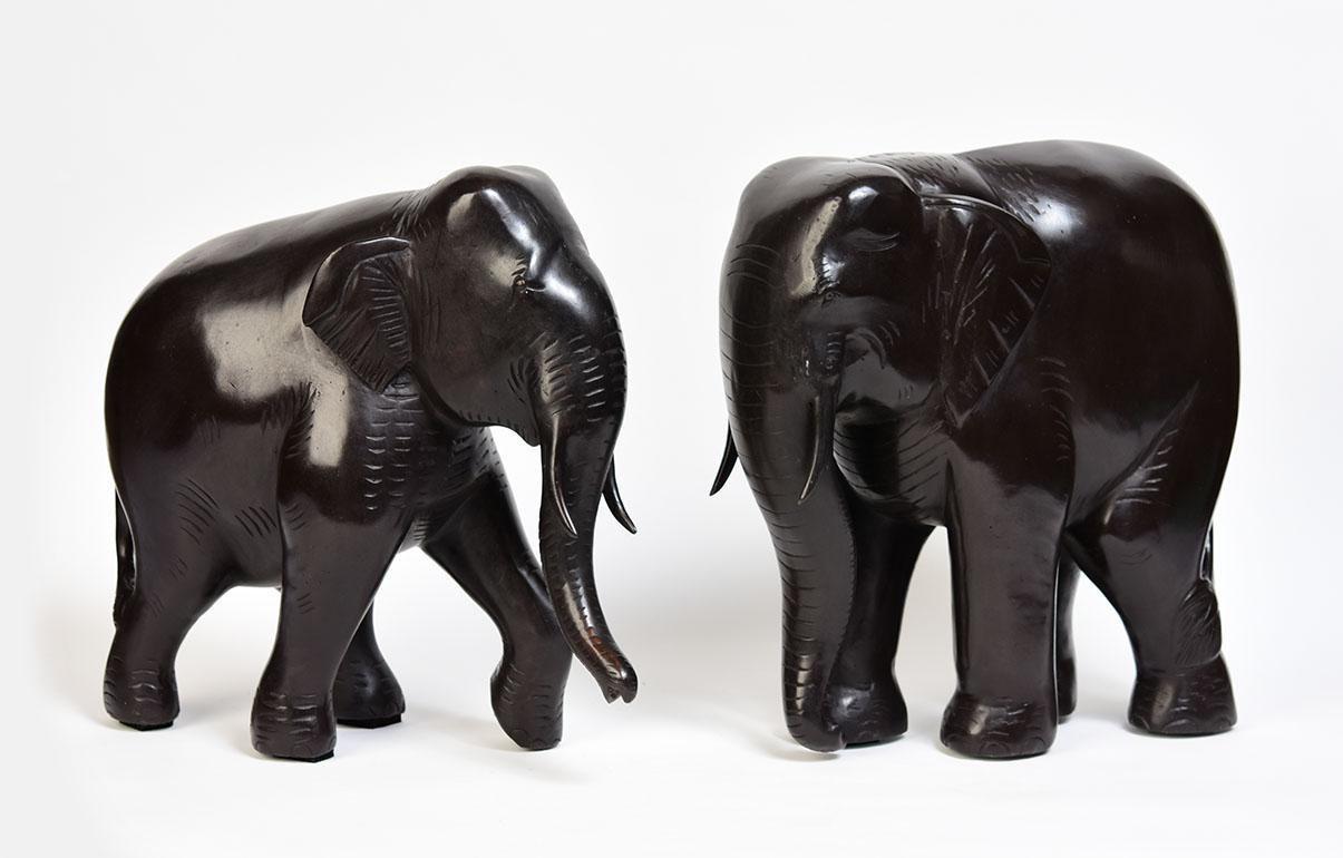 A pair of finely cast Asian bronze walking elephant animal statues.

Age: Contemporary
Size: Height 30.5 - 32 cm / Width 12.5 - 15 cm / Length 29.5 - 33.5 cm
Condition: Nice condition overall.