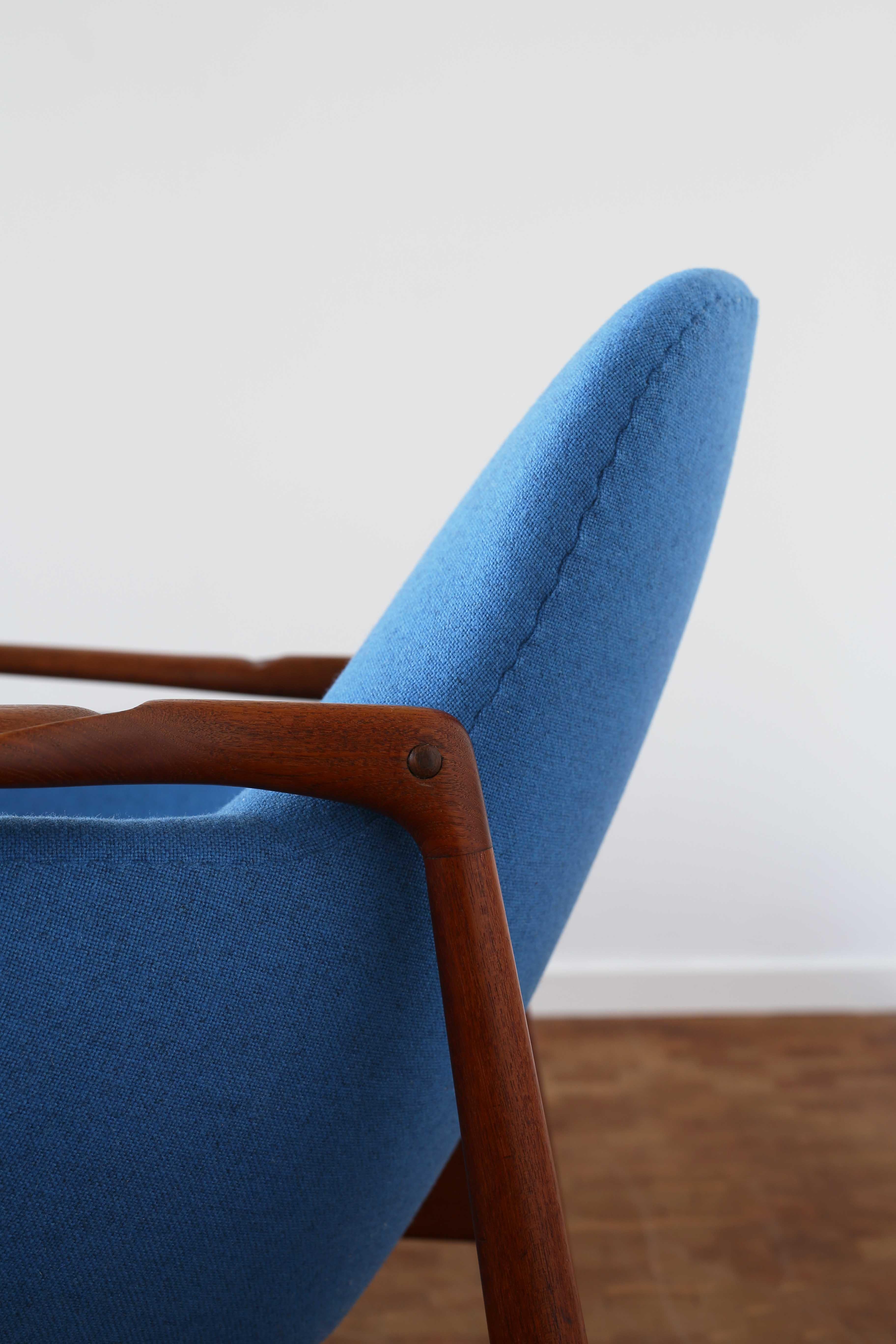 Mid-20th Century A pair of Finn Juhl NV53 easy chairs for Niels Vodder, 1953 For Sale