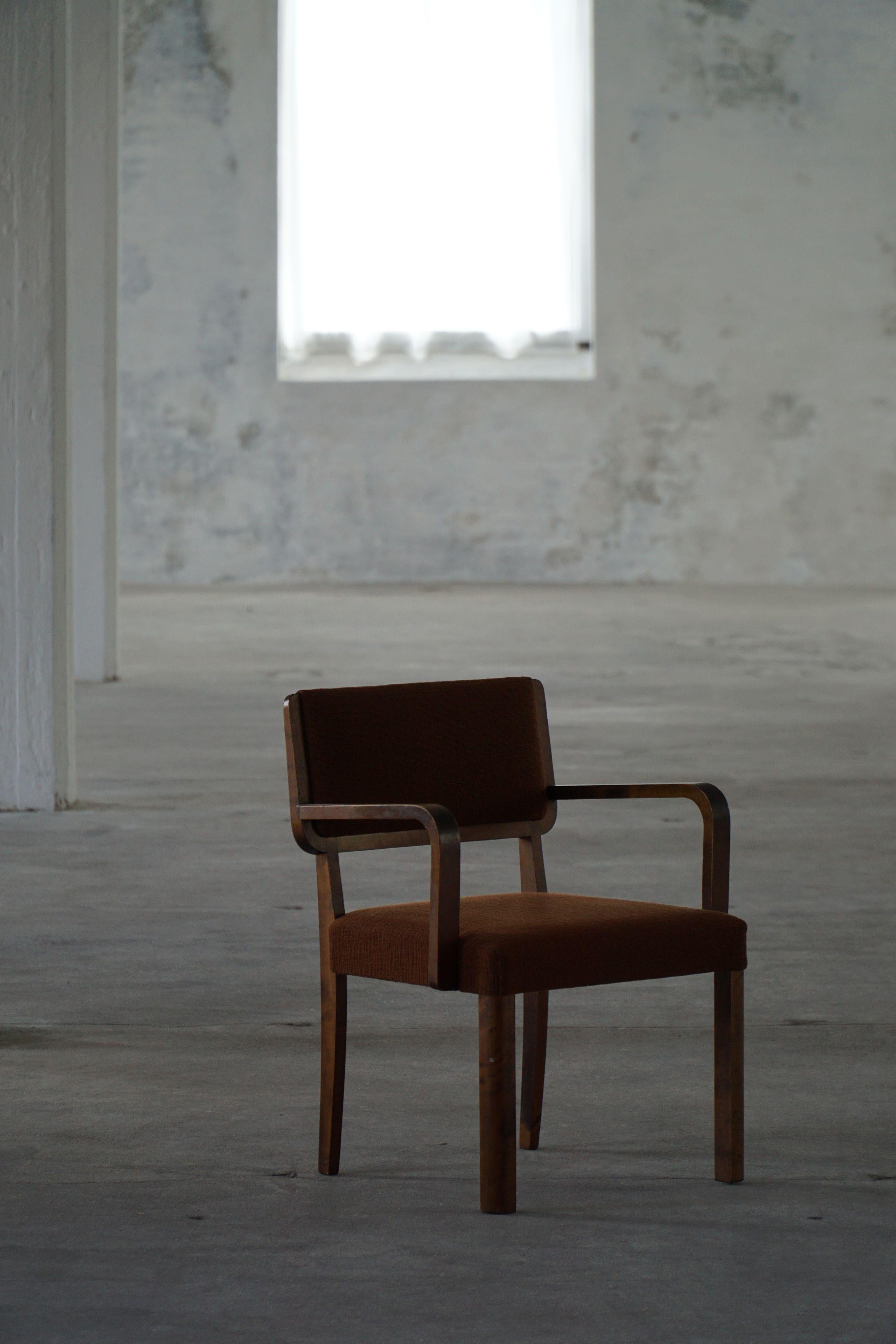 Coppia di poltrone finlandesi della metà del secolo scorso nello stile di Alvar Aalto, anni '50 in vendita 4