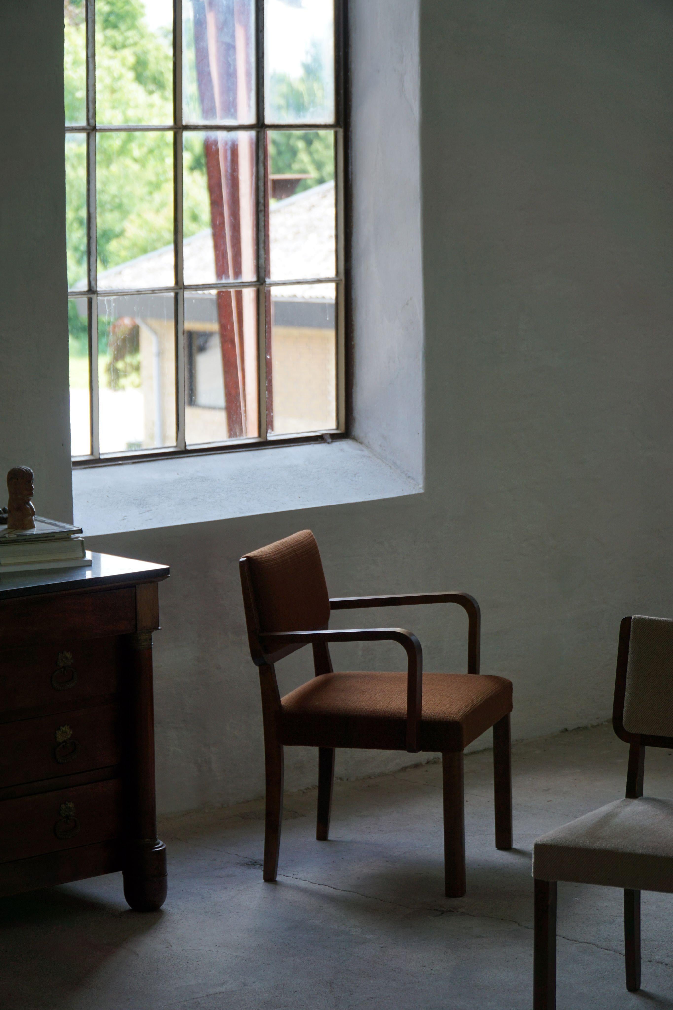 Coppia di poltrone finlandesi della metà del secolo scorso nello stile di Alvar Aalto, anni '50 in vendita 5