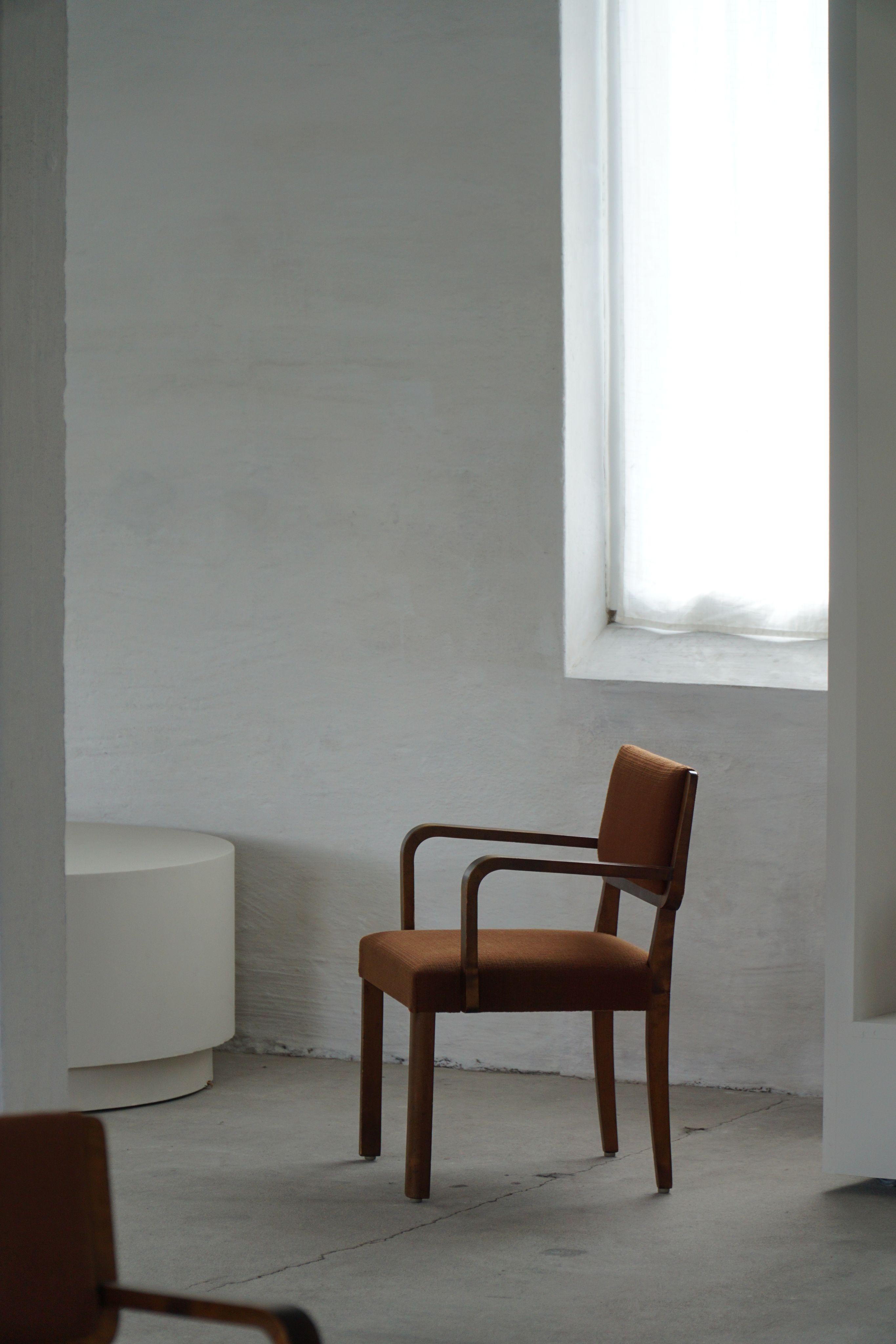 Coppia di poltrone finlandesi della metà del secolo scorso nello stile di Alvar Aalto, anni '50 in vendita 1