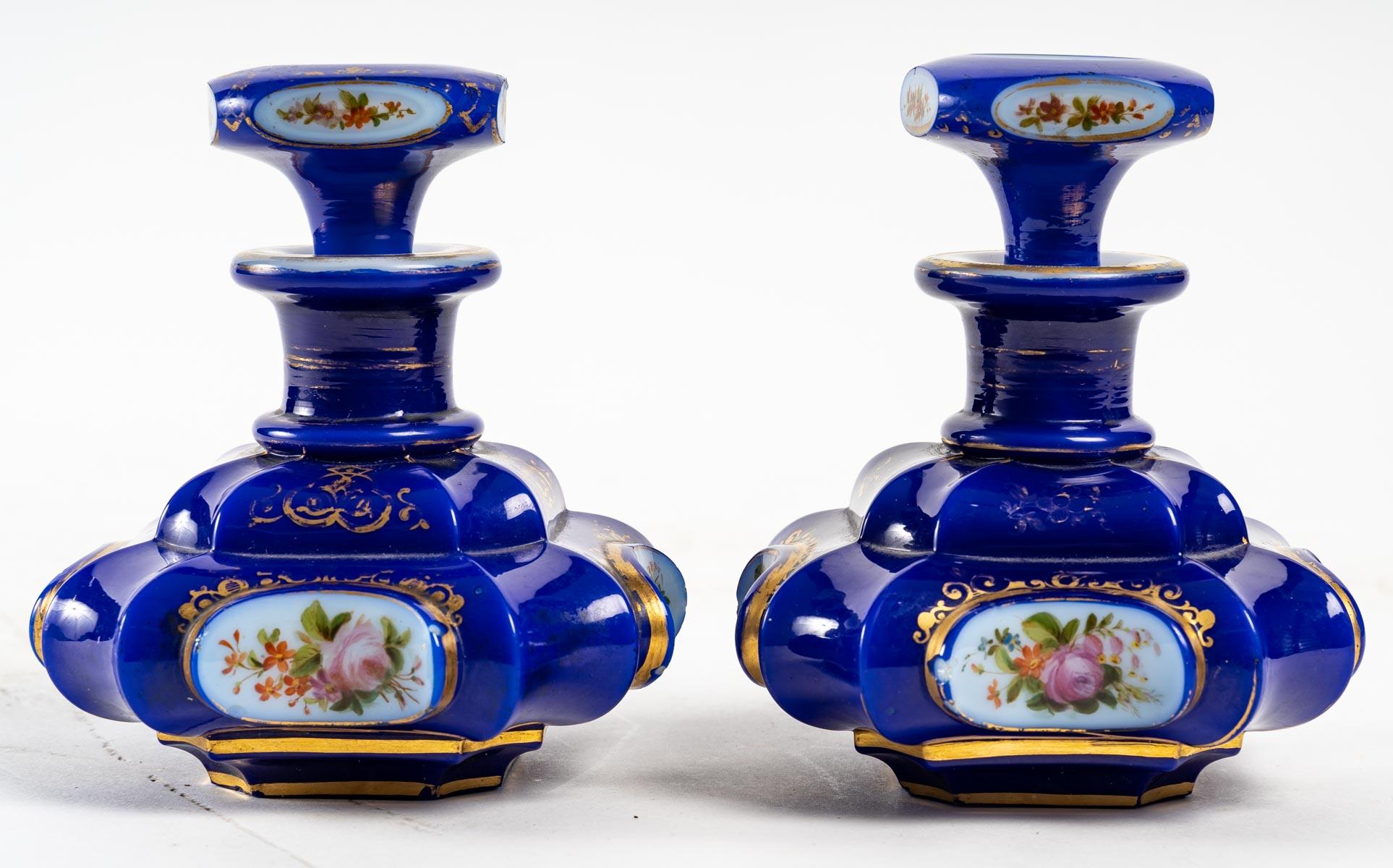 Mid-19th Century Pair of Flasks in Opalin For Sale