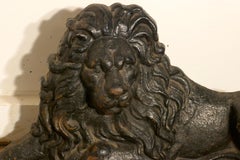 Paire d'ornements de jardin en fonte à dos plat représentant un lion et une licorne