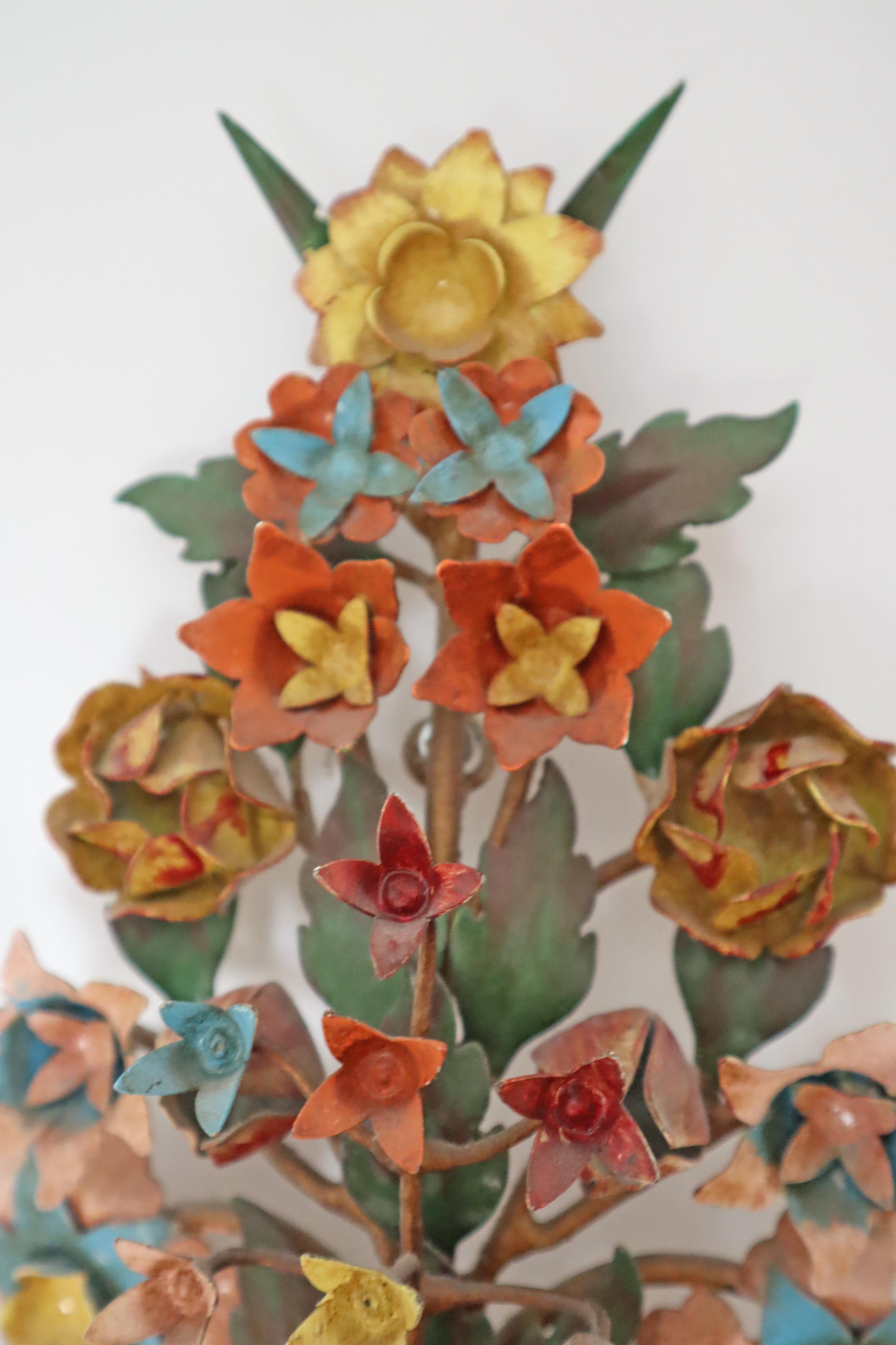 Ein Paar florale, bunte, zweiarmige Wandleuchten, Italien 1970er im Angebot 6