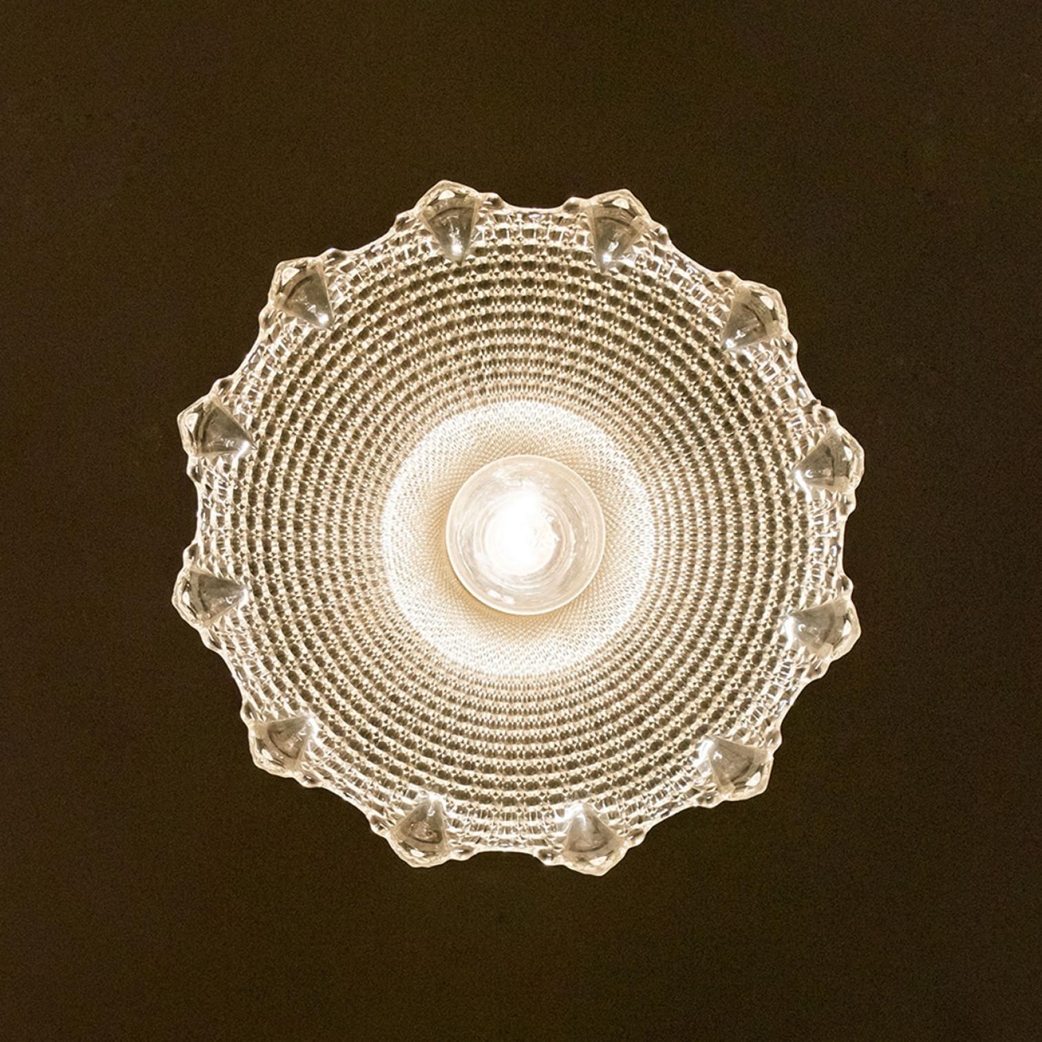 Ein Paar Blumen-Diamant-Kronleuchter aus Art Deco-Glas, Europa, Frankreich im Angebot 3