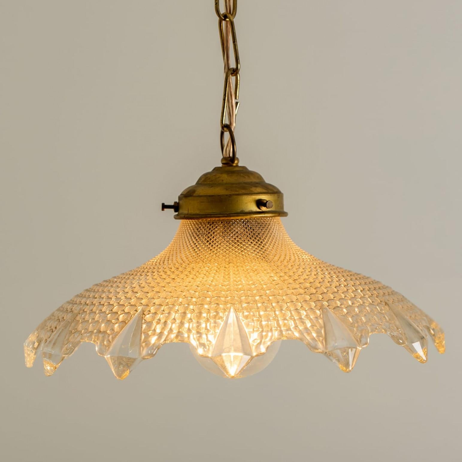 Ein Paar Blumen-Diamant-Kronleuchter aus Art Deco-Glas, Europa, Frankreich im Angebot 11