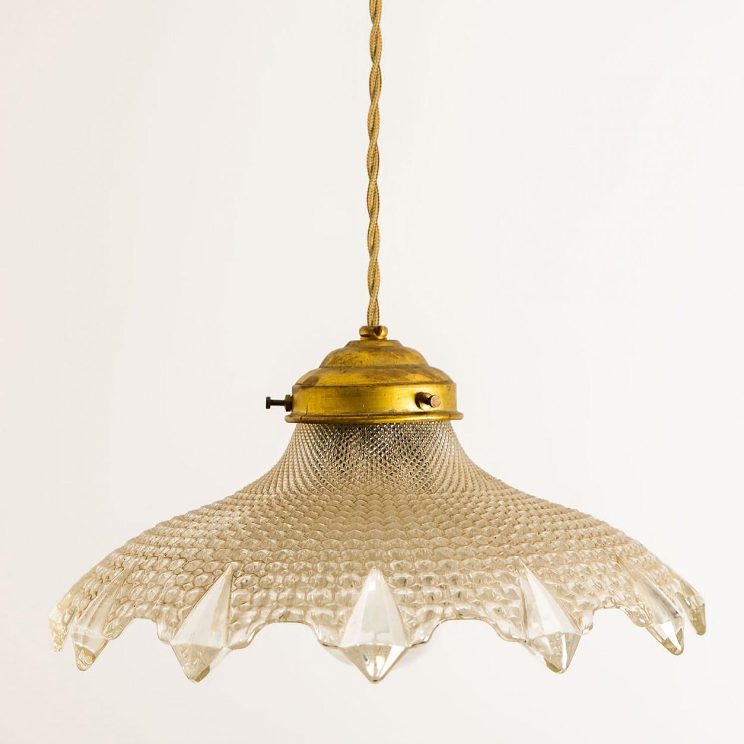 Ein Paar Blumen-Diamant-Kronleuchter aus Art Deco-Glas, Europa, Frankreich (Art déco) im Angebot